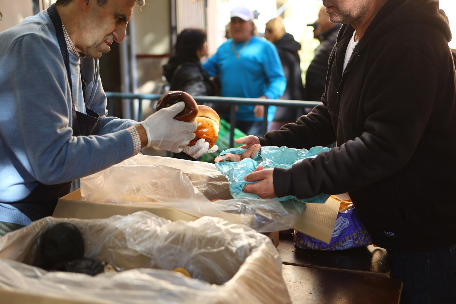 Las manos de la solidaridad en Málaga, en fotos
