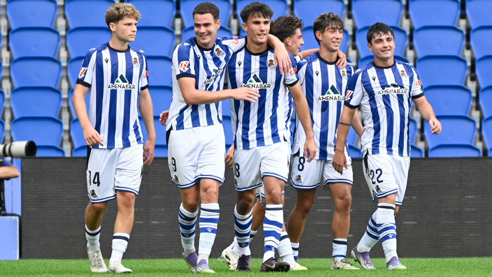 Los jugadores de la Real Sociedad B celebran el gol que firmaron ante el Córdoba CF en la primera vuelta.