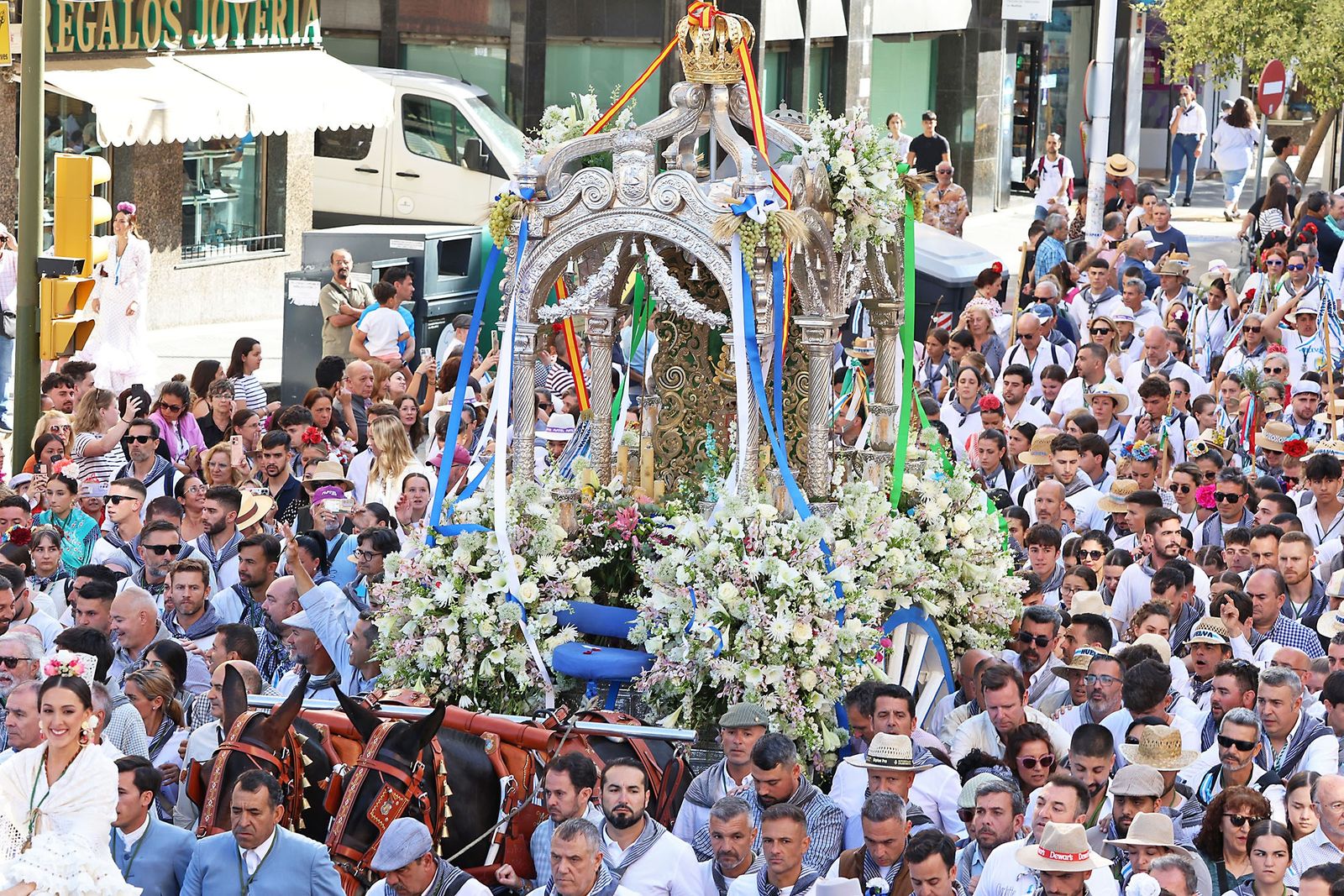 Salida de la Hermandad del Rocío de Huelva, en una imagen de archivo.