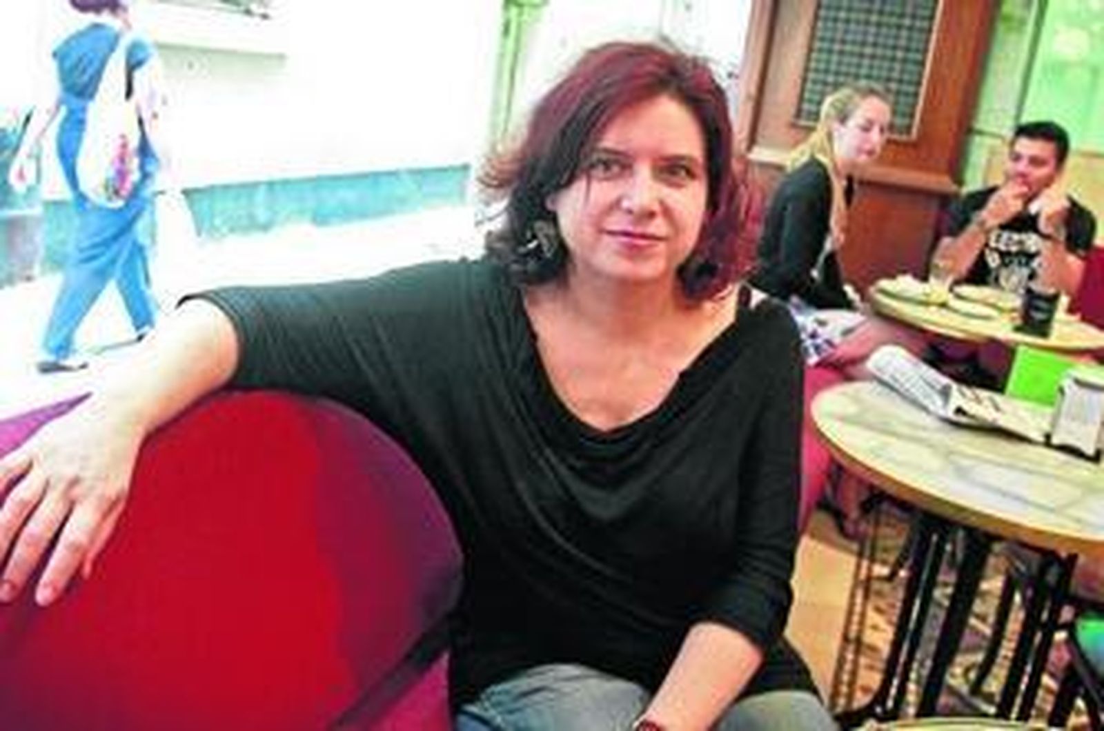 La escritora y profesora de la UCA, Nieves Vázquez.