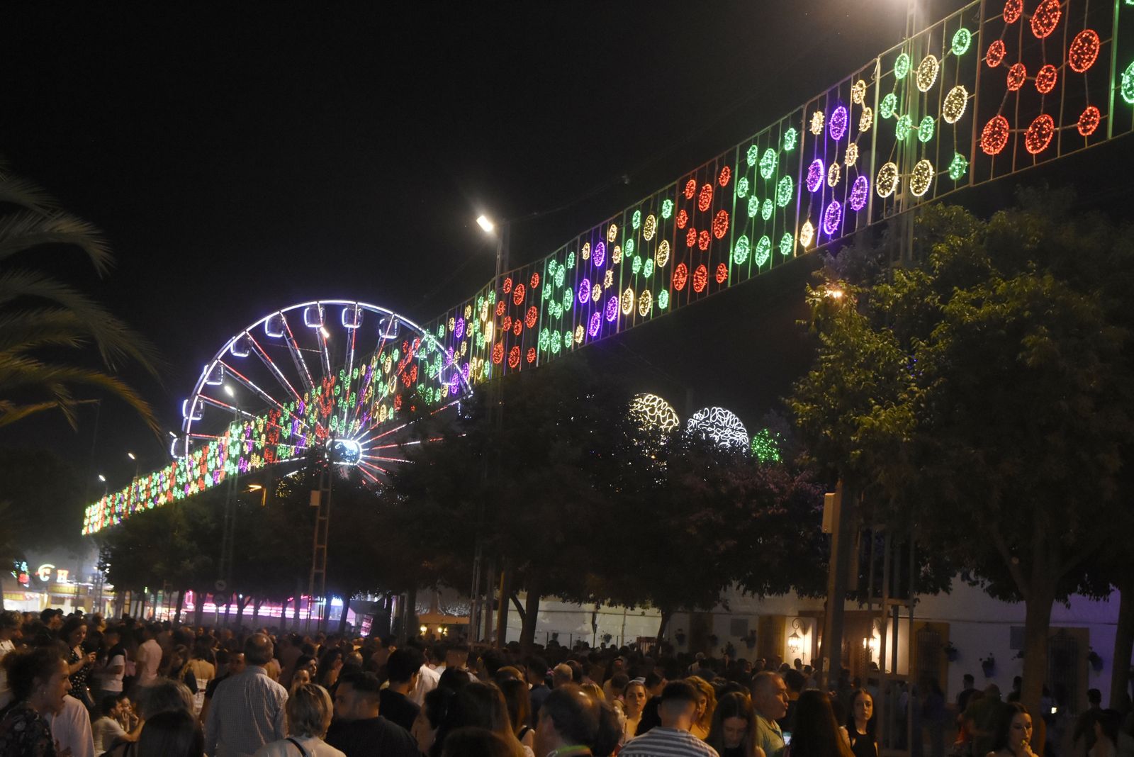 El encendido de la portada de la Feria de Córdoba, en fotografías