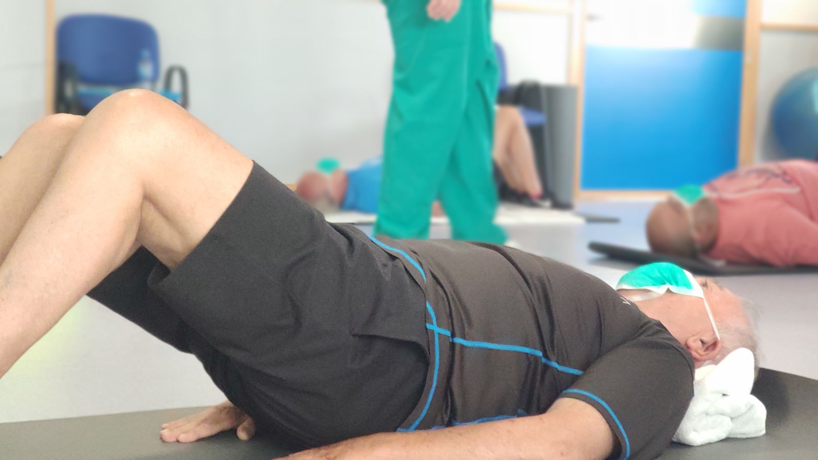 Un paciente durante un ejercicio en la unidad de Rehabilitación Cardiaca del Hospital Victoria Eugenia de la Cruz Roja.