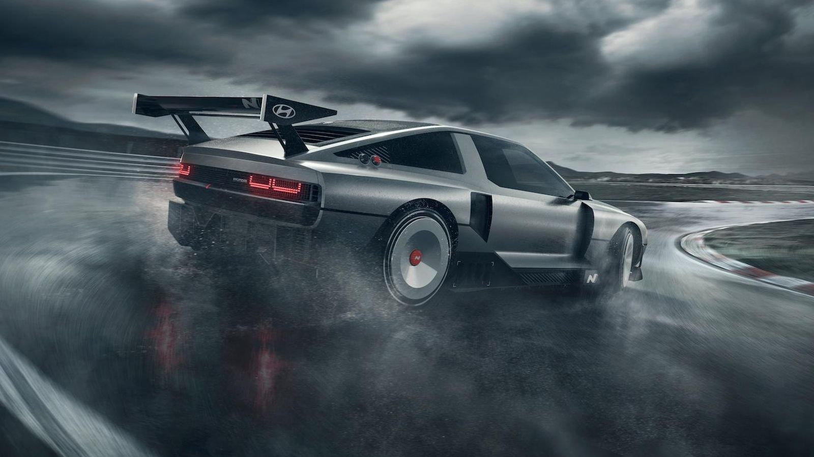 Los dos motores traseros, uno en cada rueda, pueden permitir que el N Vision 74 alcance enormes derrapadas bajo control.