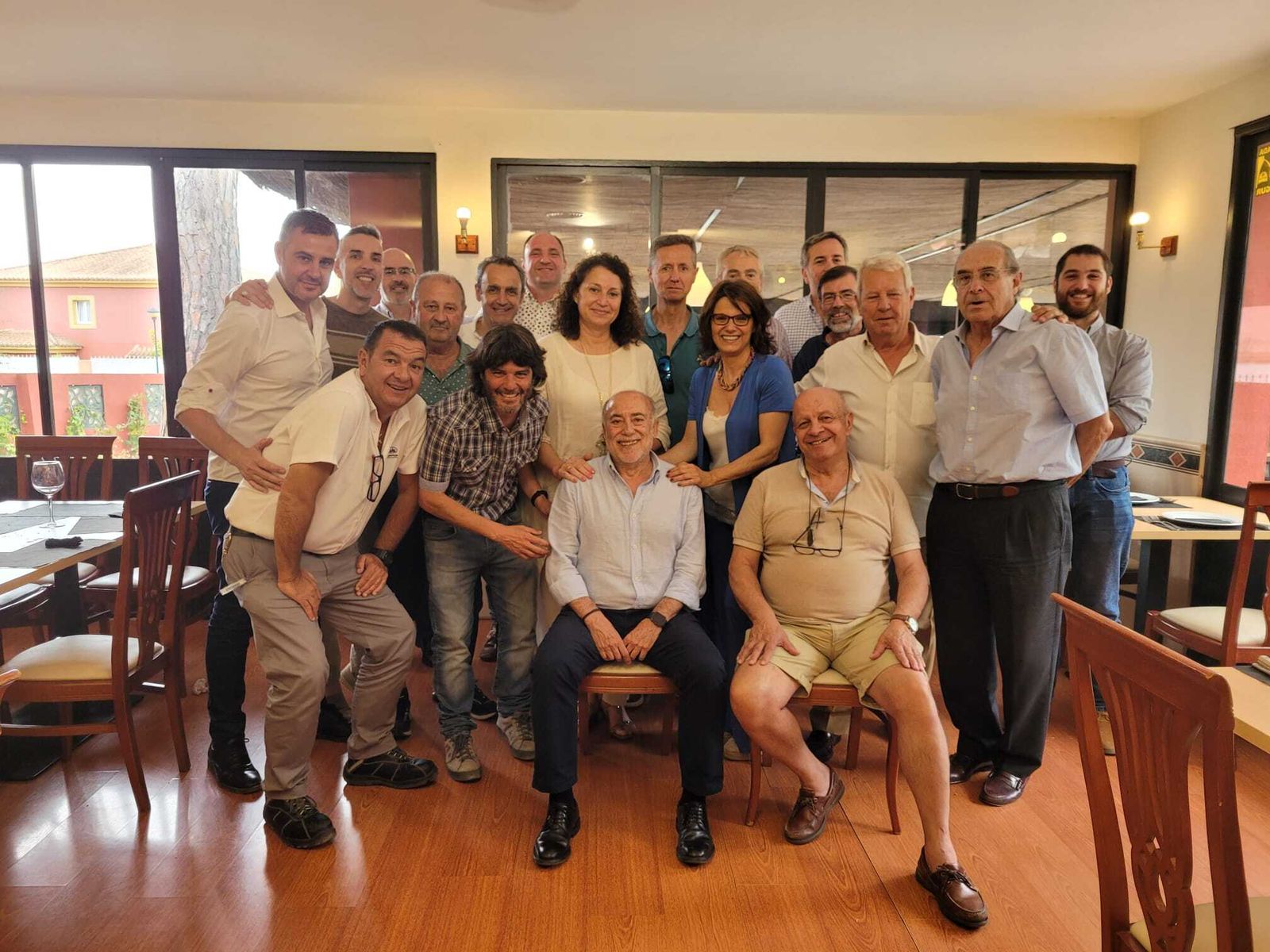 Despedida de sus compañeros de Apemsa a José Luis Romero con motivo de su jubilación.