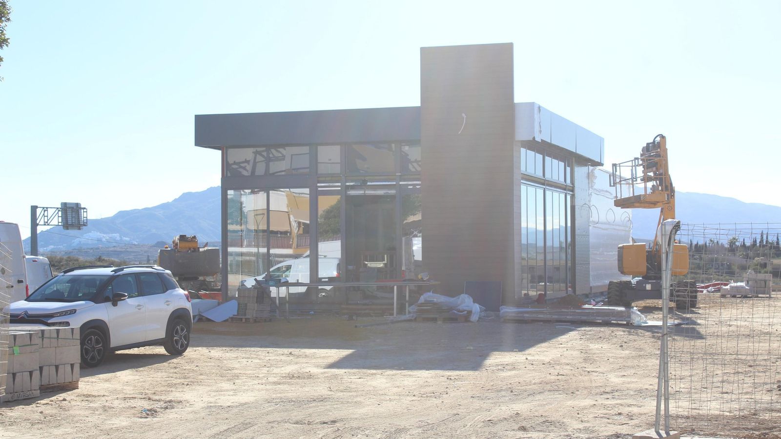 Entrada al nuevo Burger King de Vera.