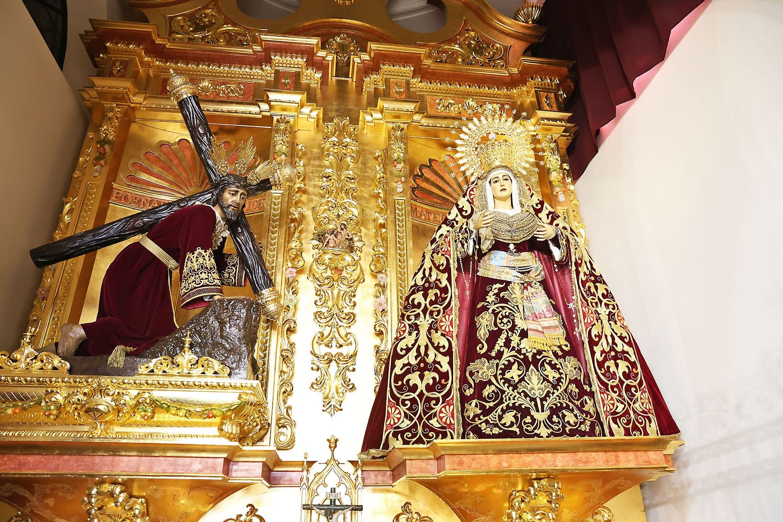 El Cristo de las Tres Caídas y la Virgen del Amor.