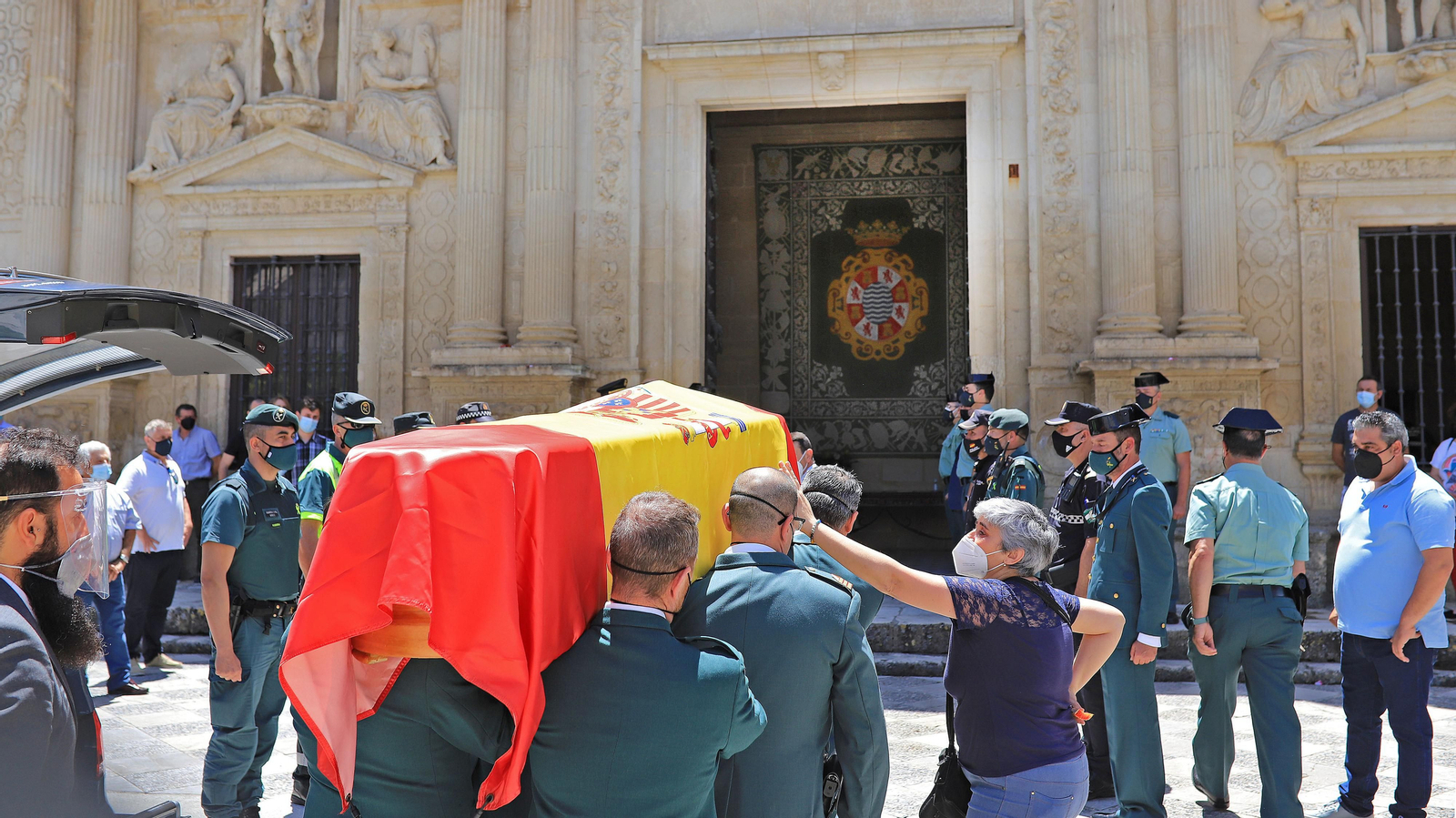 Capilla ardiente en Jerez del guardia civil Agustín Cárdenas