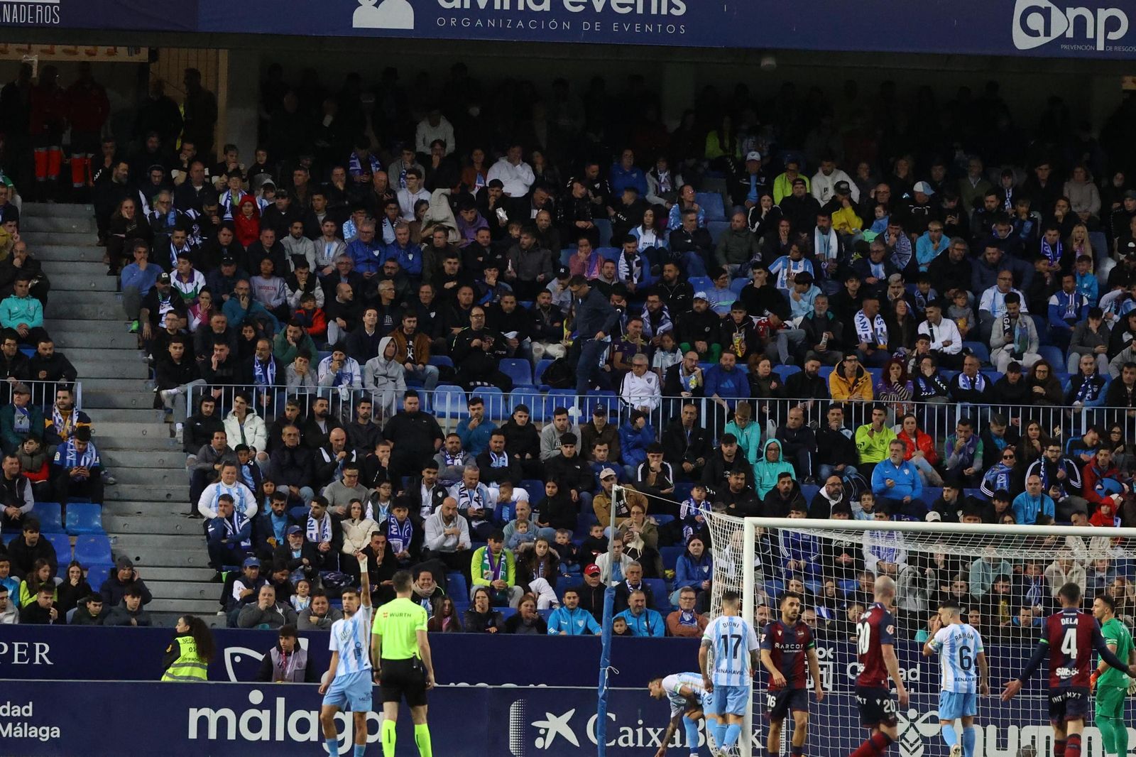 Búscate en las gradas de La Rosaleda en el Málaga-Levante