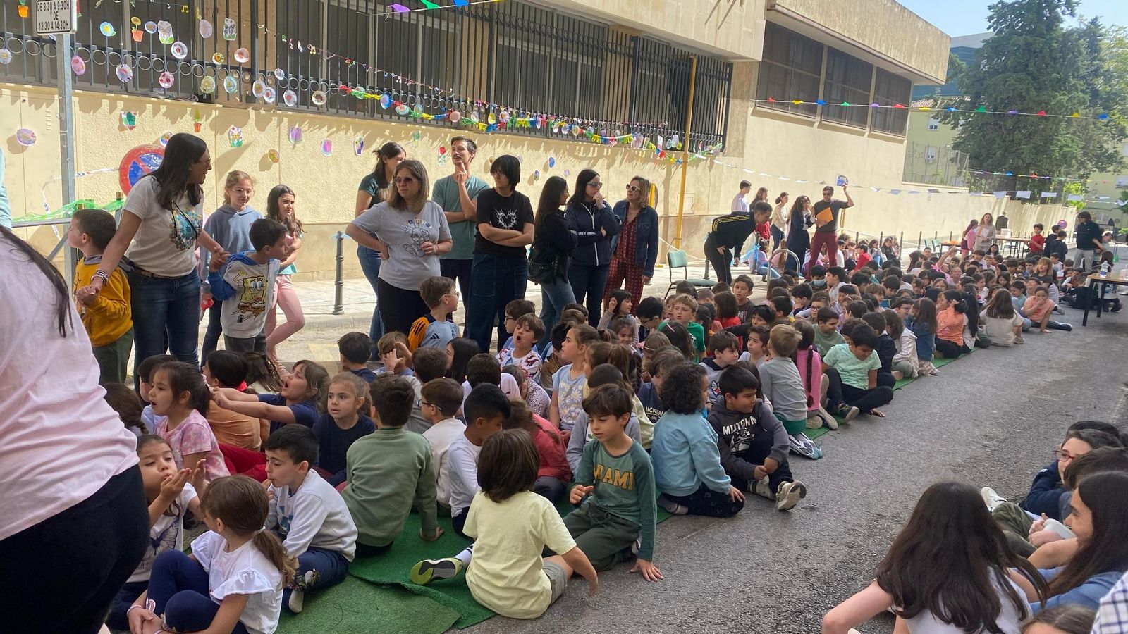 Una iniciativa para tener calles seguras libres de tráfico junto a los colegios en Jaén