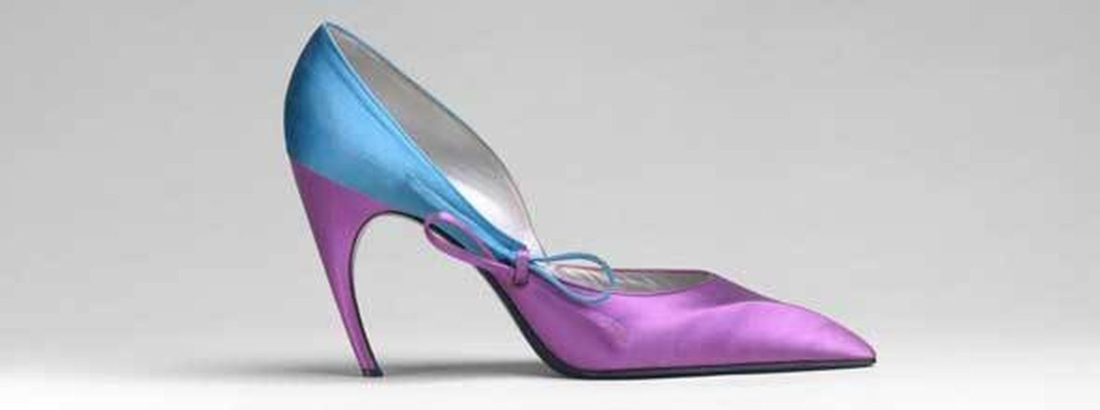 Roger Vivier fundó la expresión artística en la escultura de una horma así como en el diseño del puente de un tacón y el ángulo de una puntera./Bata Shoe Museum, Toronto.