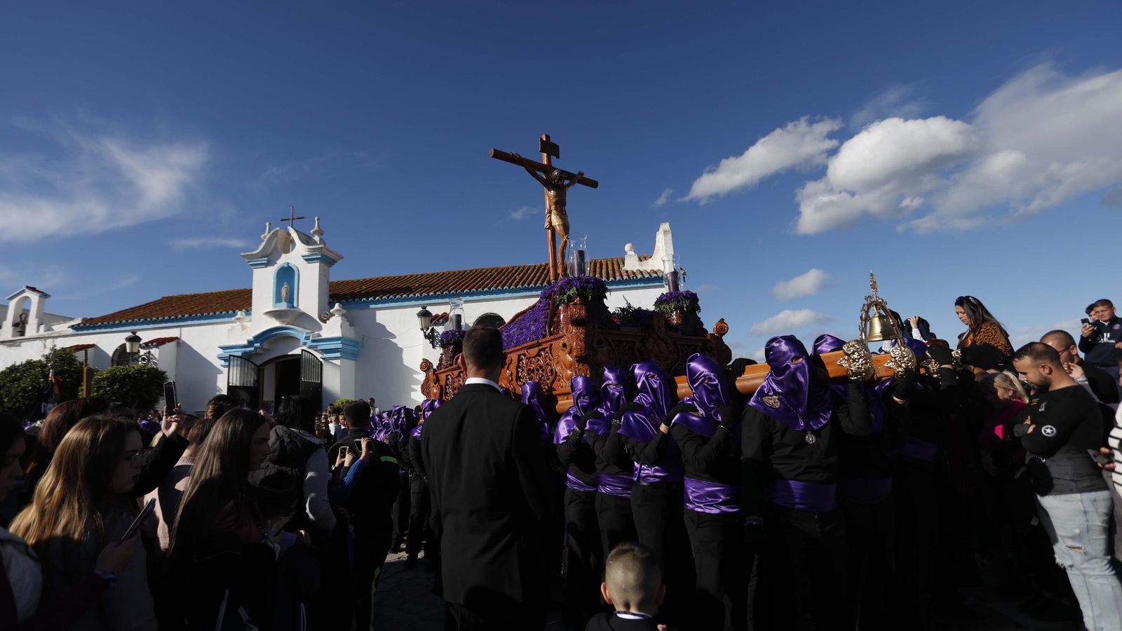 Fotos del Viernes Santo en La Línea: Cristo del Mar y Luz y Esperanza Nuestra, Soledad y Santo Entierro, Cristo del Amor y Misericordia y Amargura.