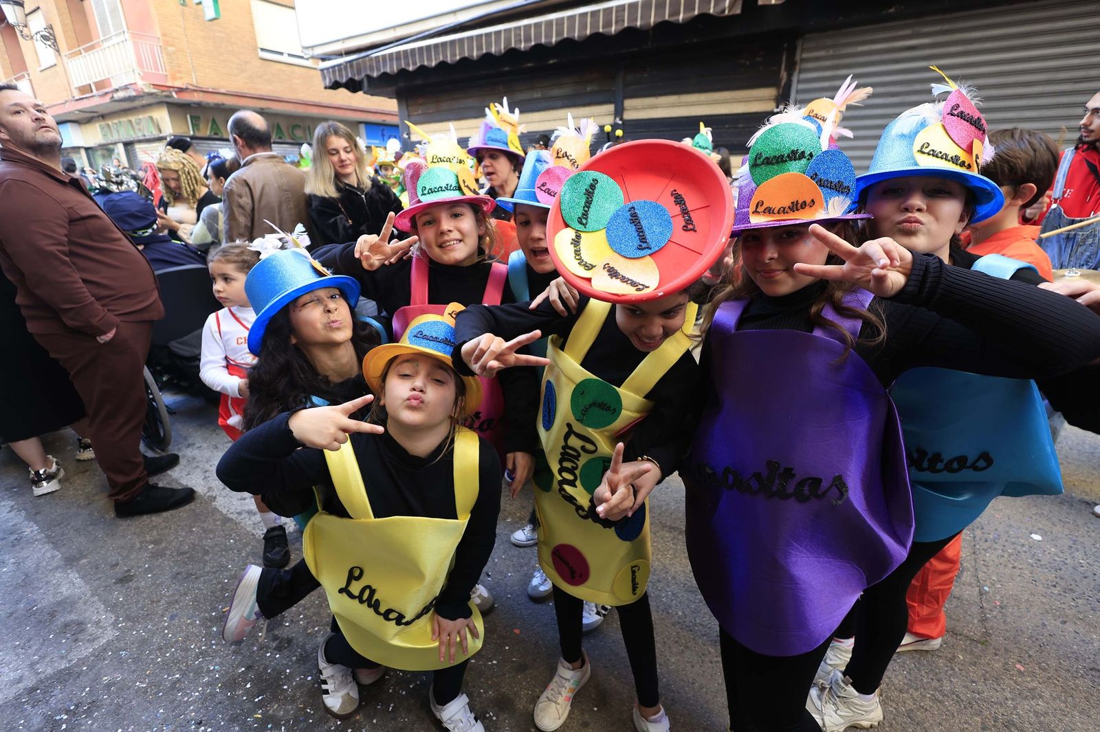 Búscate en las fotos de la cabalgata del Carnaval de La Línea 2026