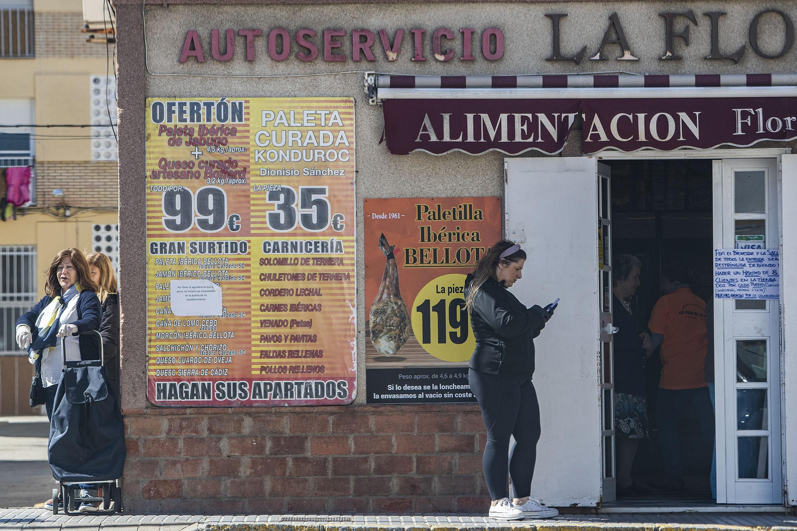 Imágenes del estado de alarma en San Fernando en este lunes