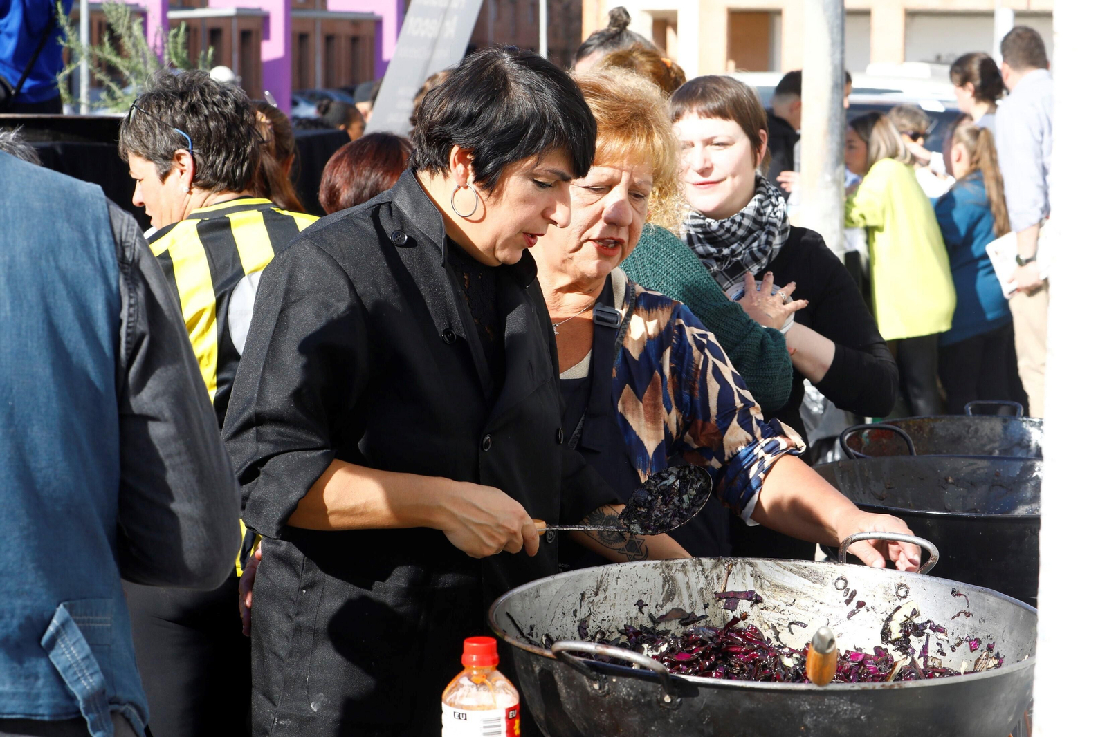 Así ha sido el perol gourmet celebrado en Las Palmeras de Córdoba, en imágenes