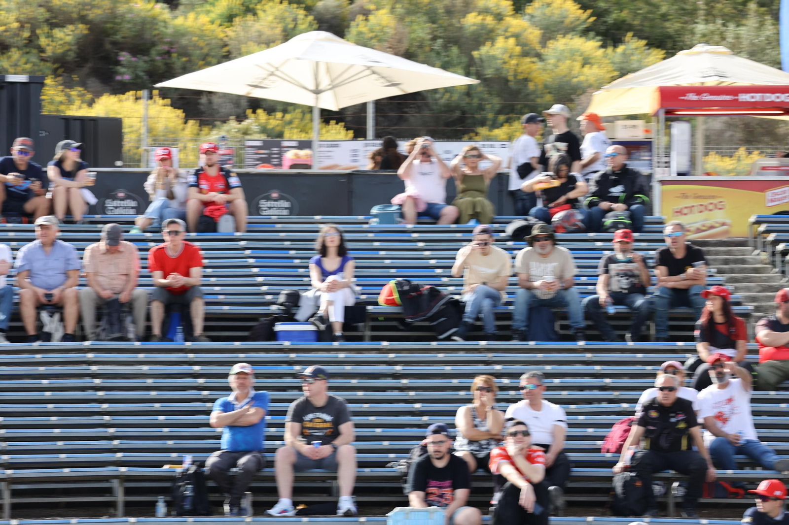 Ambiente del viernes en las gradas del Circuito de Jerez - Ángel Nieto