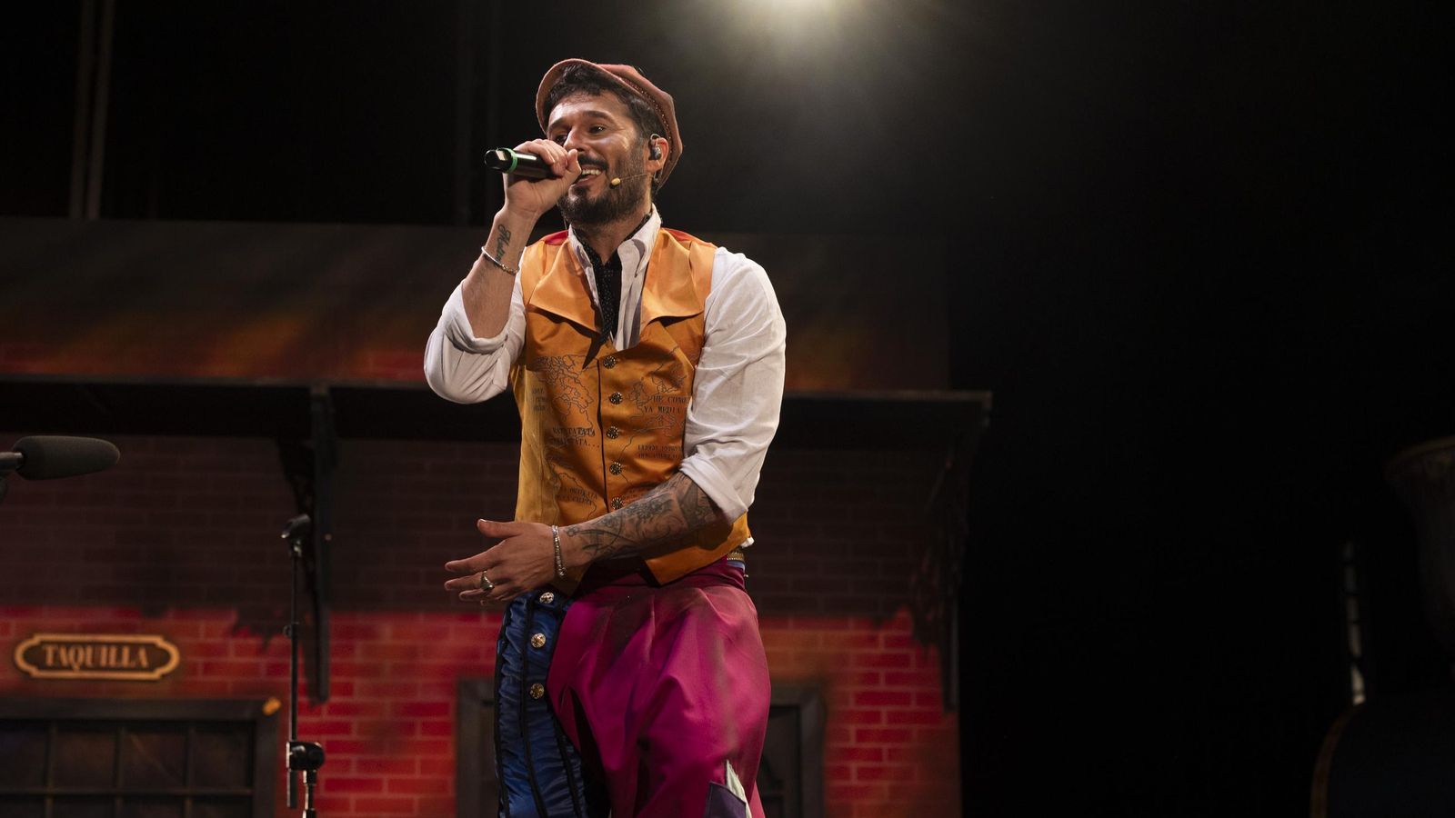 Las imágenes del pregón de Antoñito Molina en el carnaval de Cádiz 2025