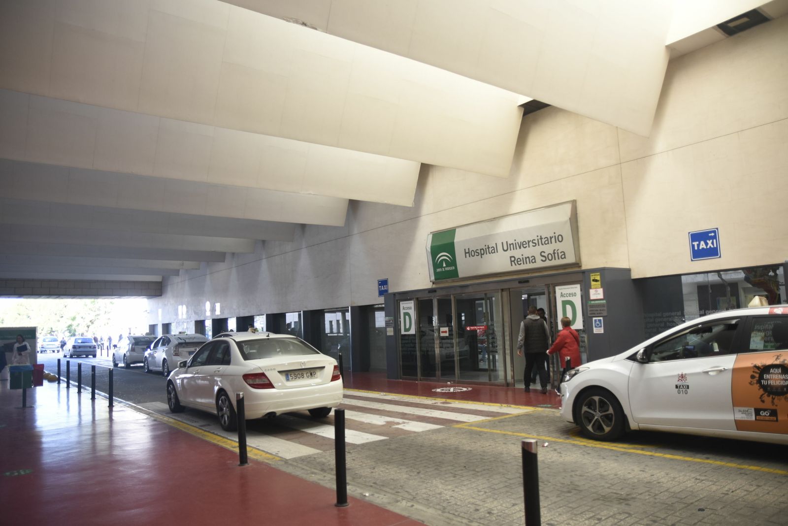 Entrada al Hospital Reina Sofía.