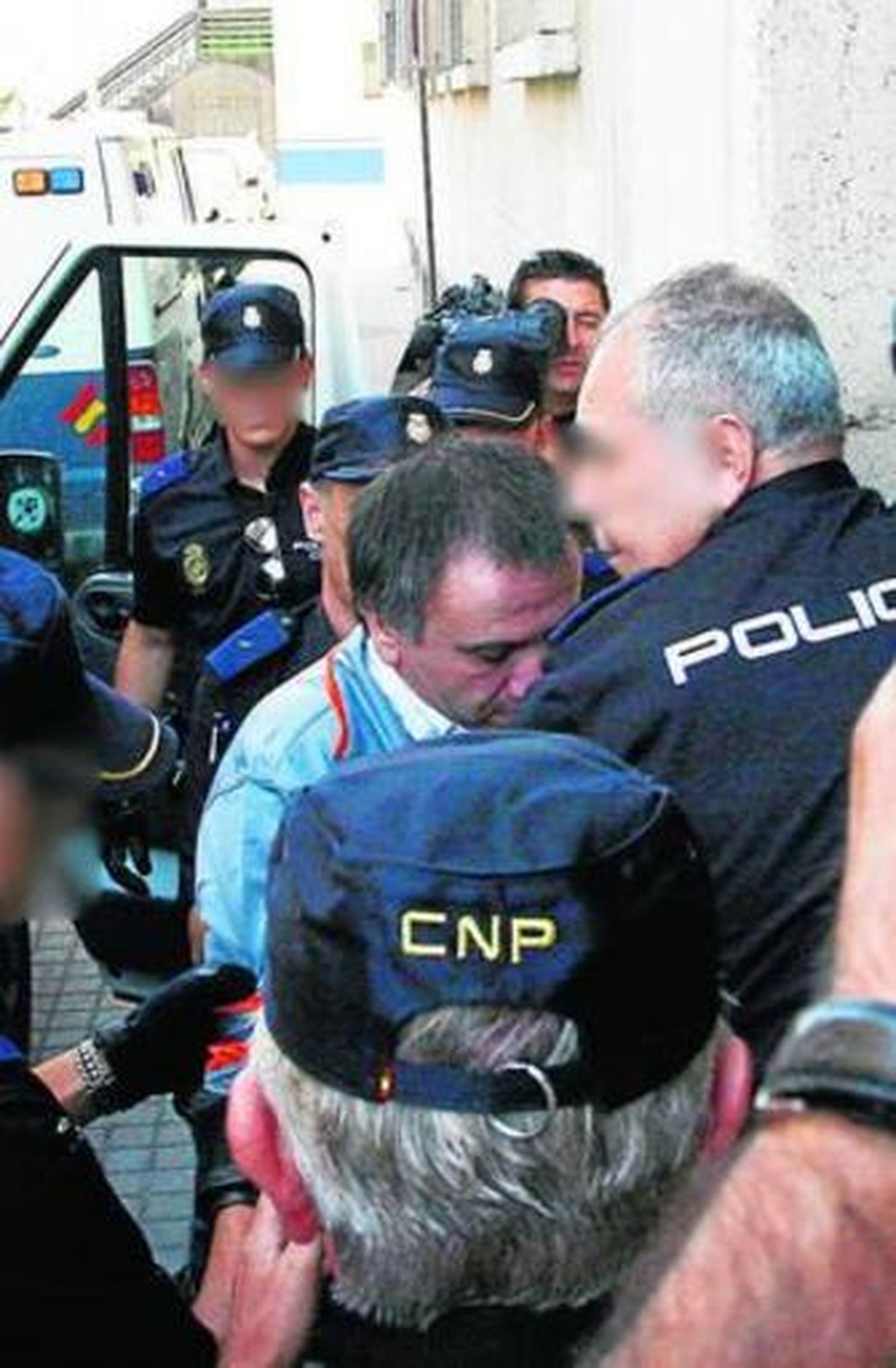 Santiago del Valle, ayer, en los juzgados de Huelva.