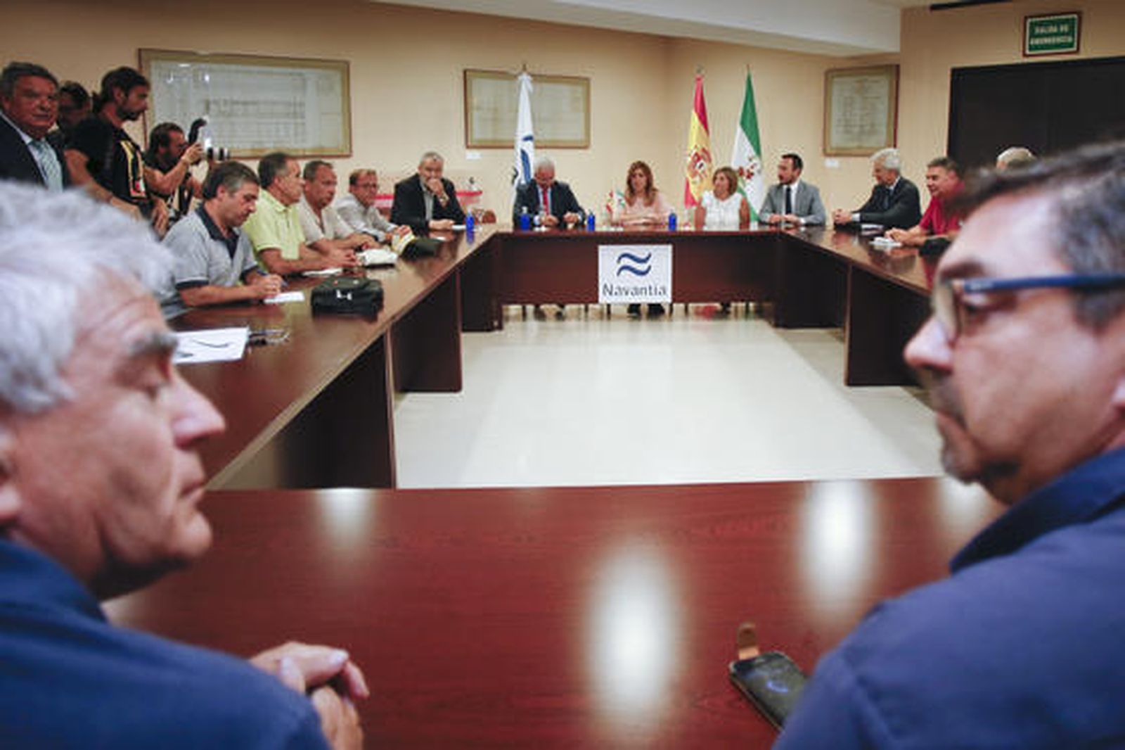La presidenta de la Junta, en la factoría de Cádiz.

Foto: Julio González