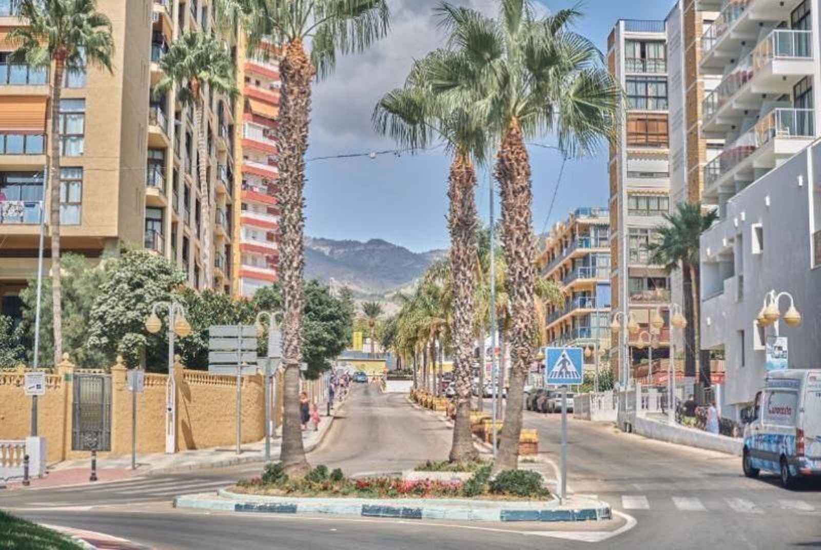 La Avenida Alay de Benalmádena. La Avenida Alay de Benalmádena.