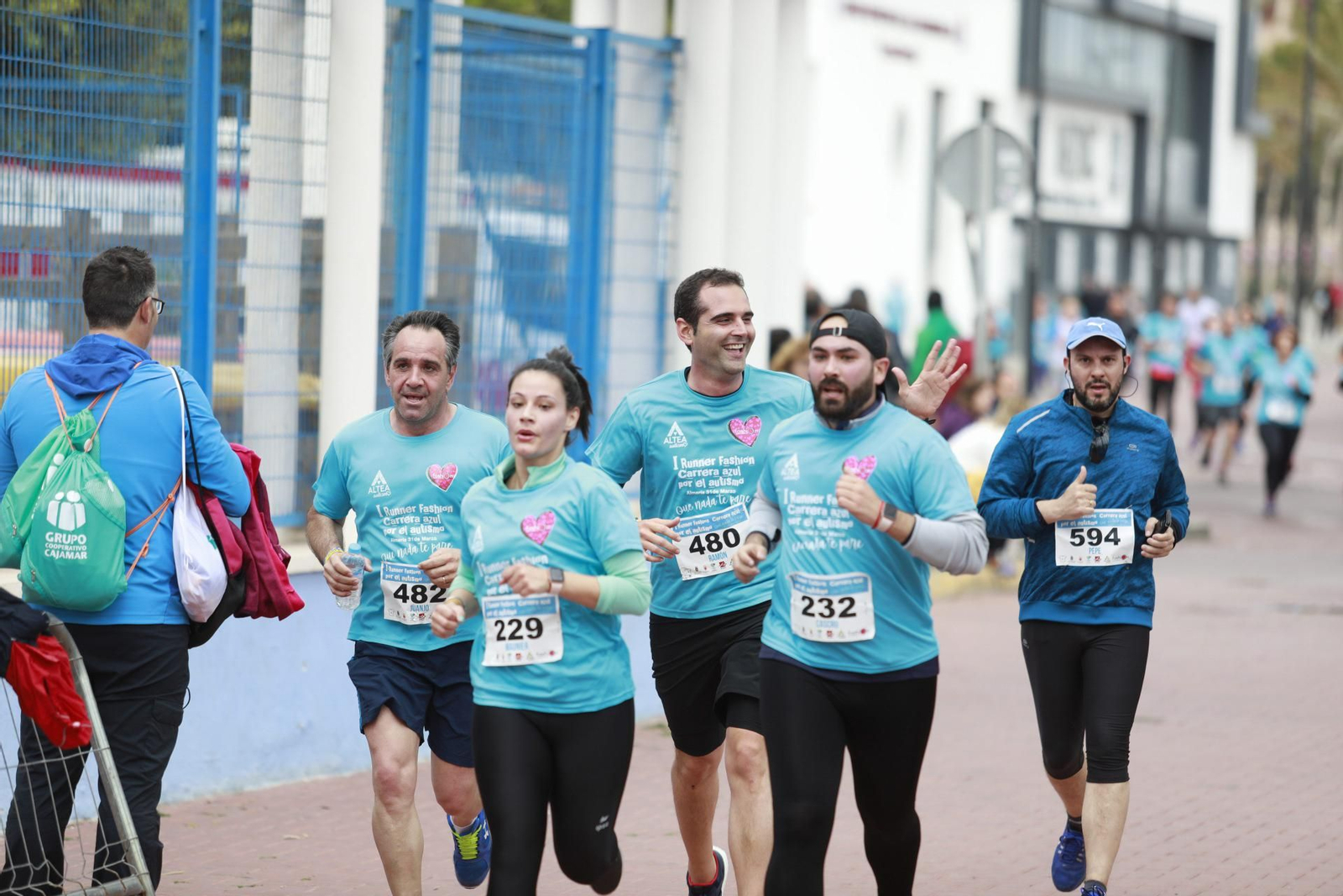 Galería gráfica de la 'RUNNER FASHION CARRERA AZUL POR EL AUTISMO'