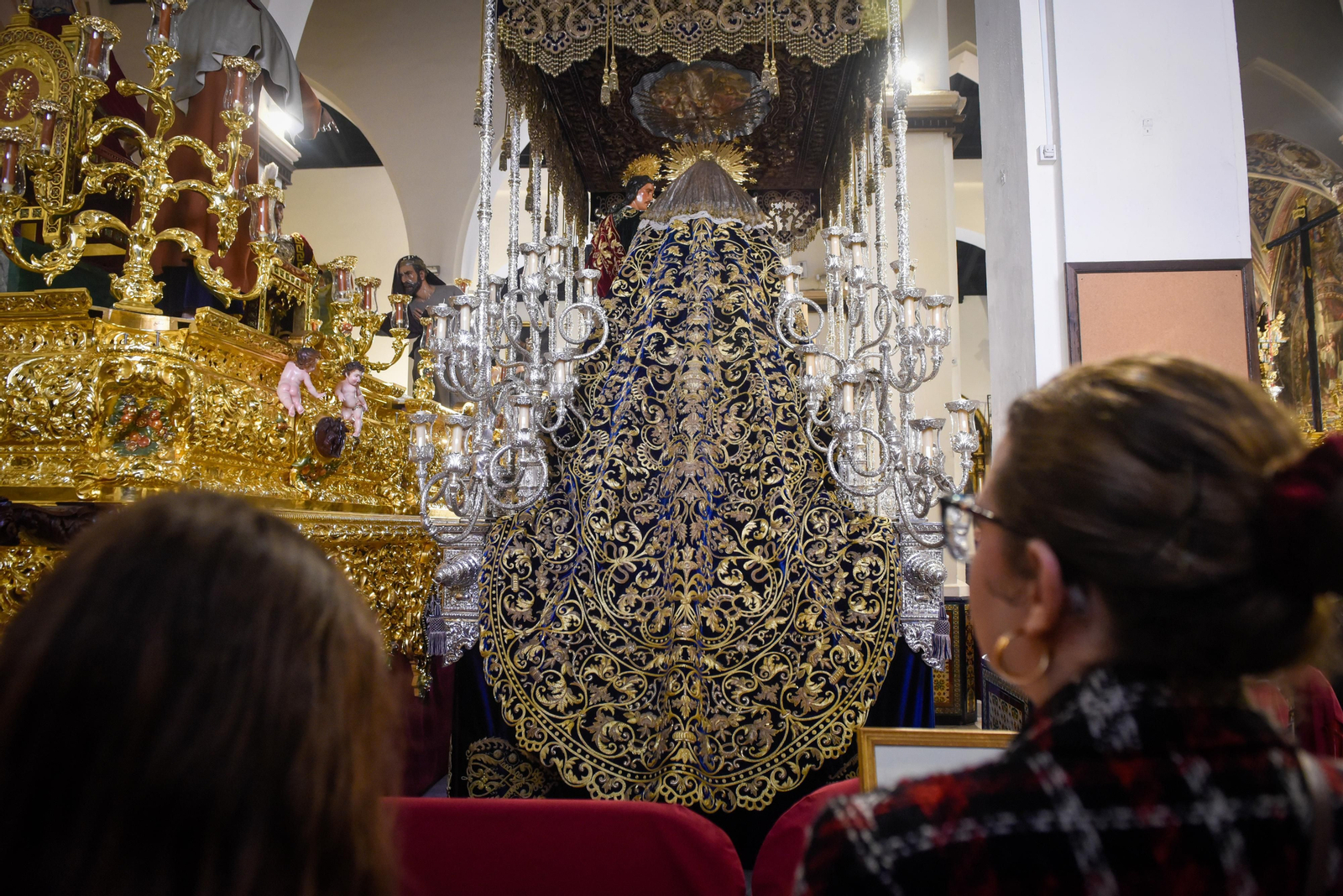 Fotografías de la Virgen del Dulce Nombre en su paso vestida como hace 100 años