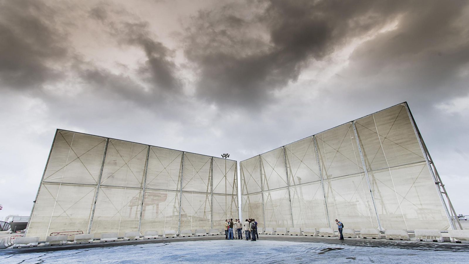Imagen de 2013 de los paneles instalados en el muelle de La Cabezuela para la protección de graneles sólidos Imagen de 2013 de los paneles instalados en el muelle de La Cabezuela para la protección de graneles sólidos