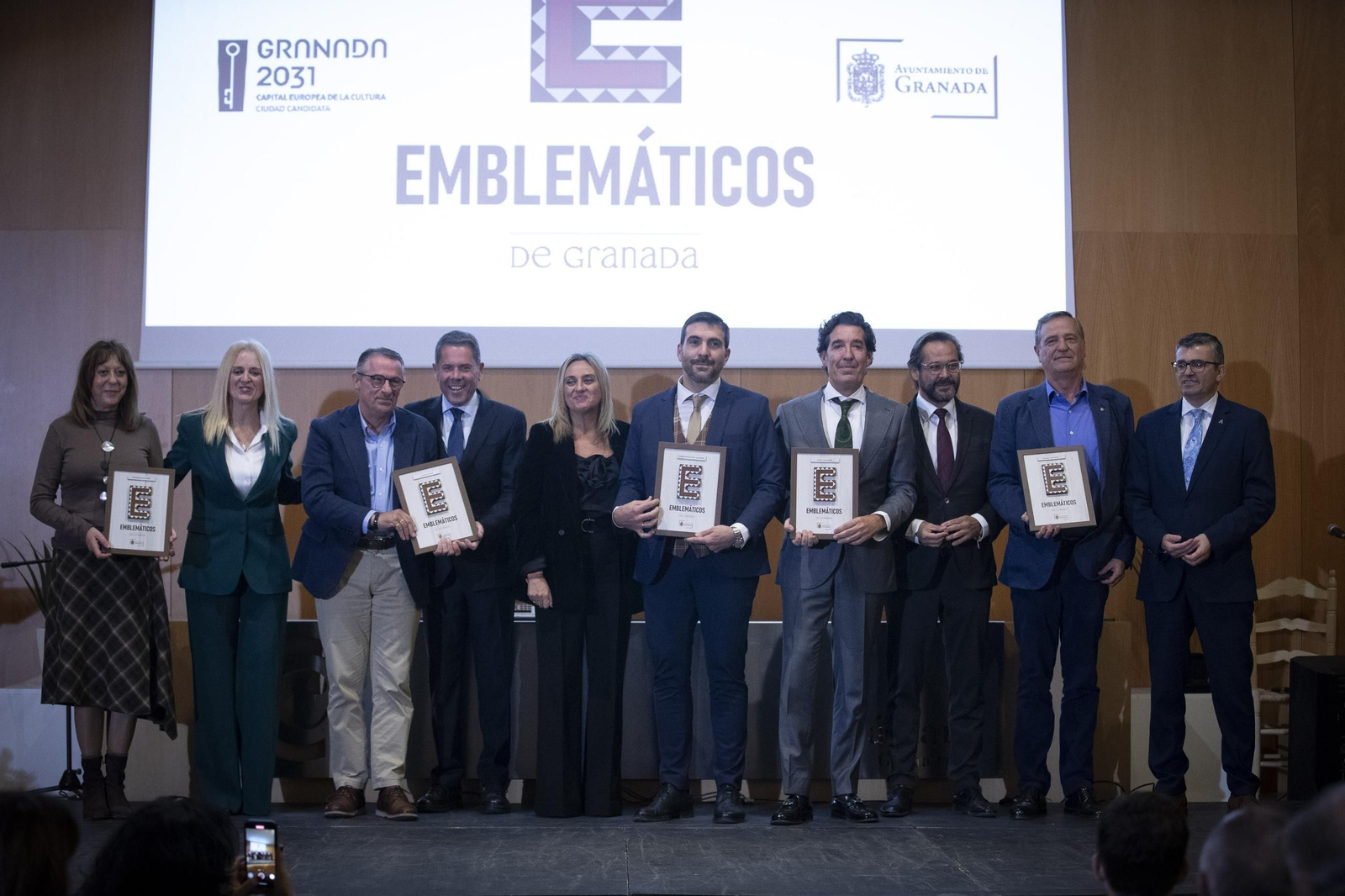 Granada reconoce a sus negocios más emblemáticos