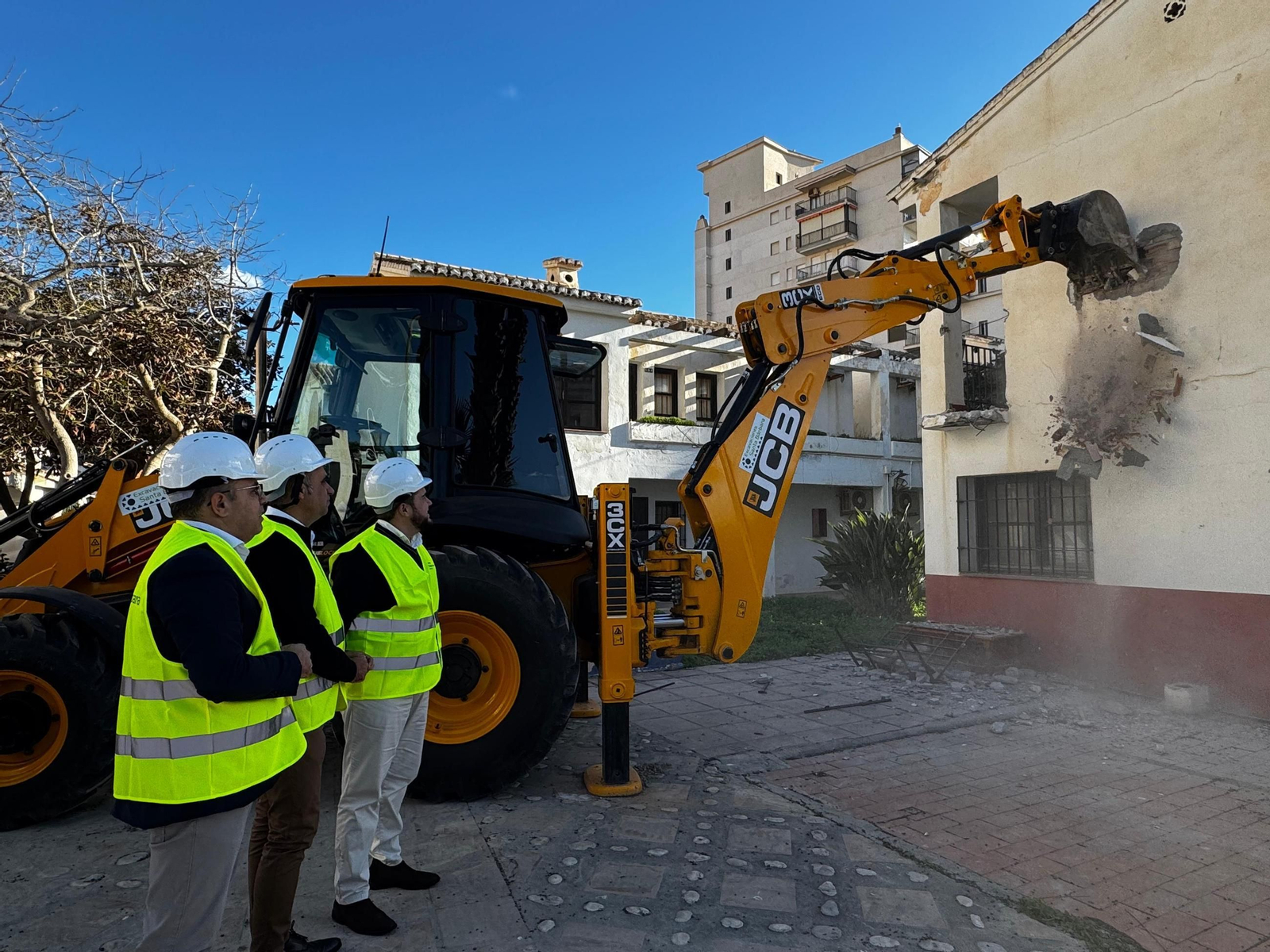 La maquinaria ha comenzado con la demolición del complejo