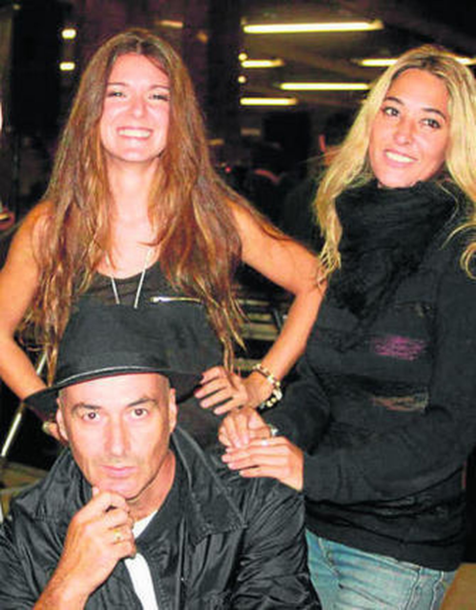 Alberto Comesaña y Ella baila sola, retenidos en Chile