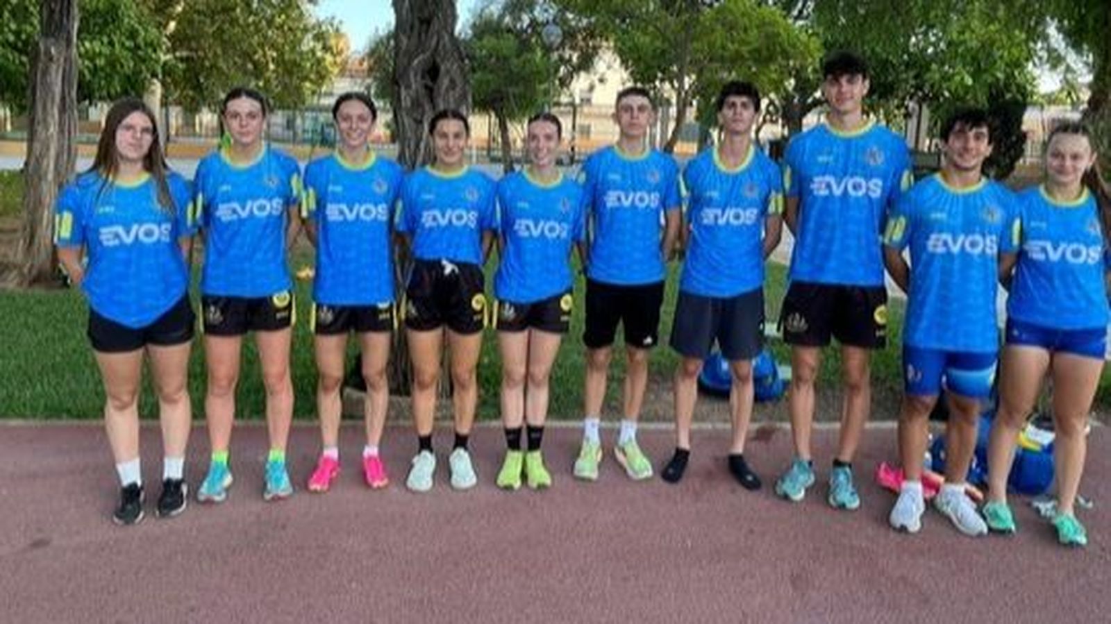 Atletas del Bahía de Algeciras, en las instalaciones de Carranque