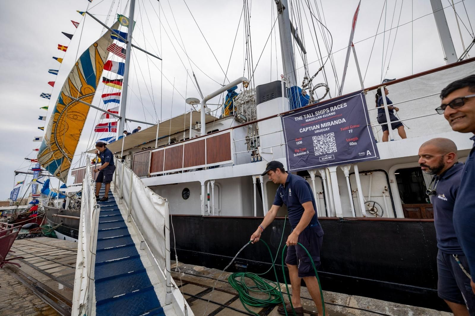 Las imágenes de la llegada del 'Capitán Miranda' a la Gran Regata 2023 de Cádiz