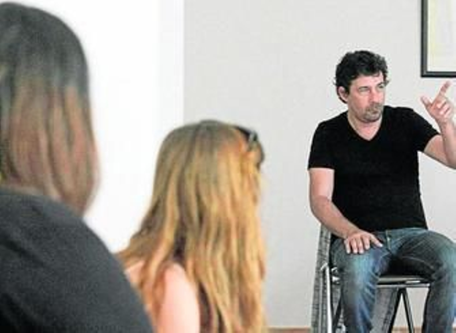 Imagen del conocido actor dando lecciones en el Ateneo, sede utiliza para el curso de la Escuela Verité.