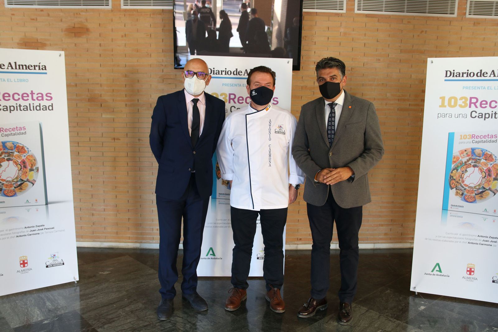 Fotogalería presentación libro '103 Recetas para una Capitalidad'. Almería