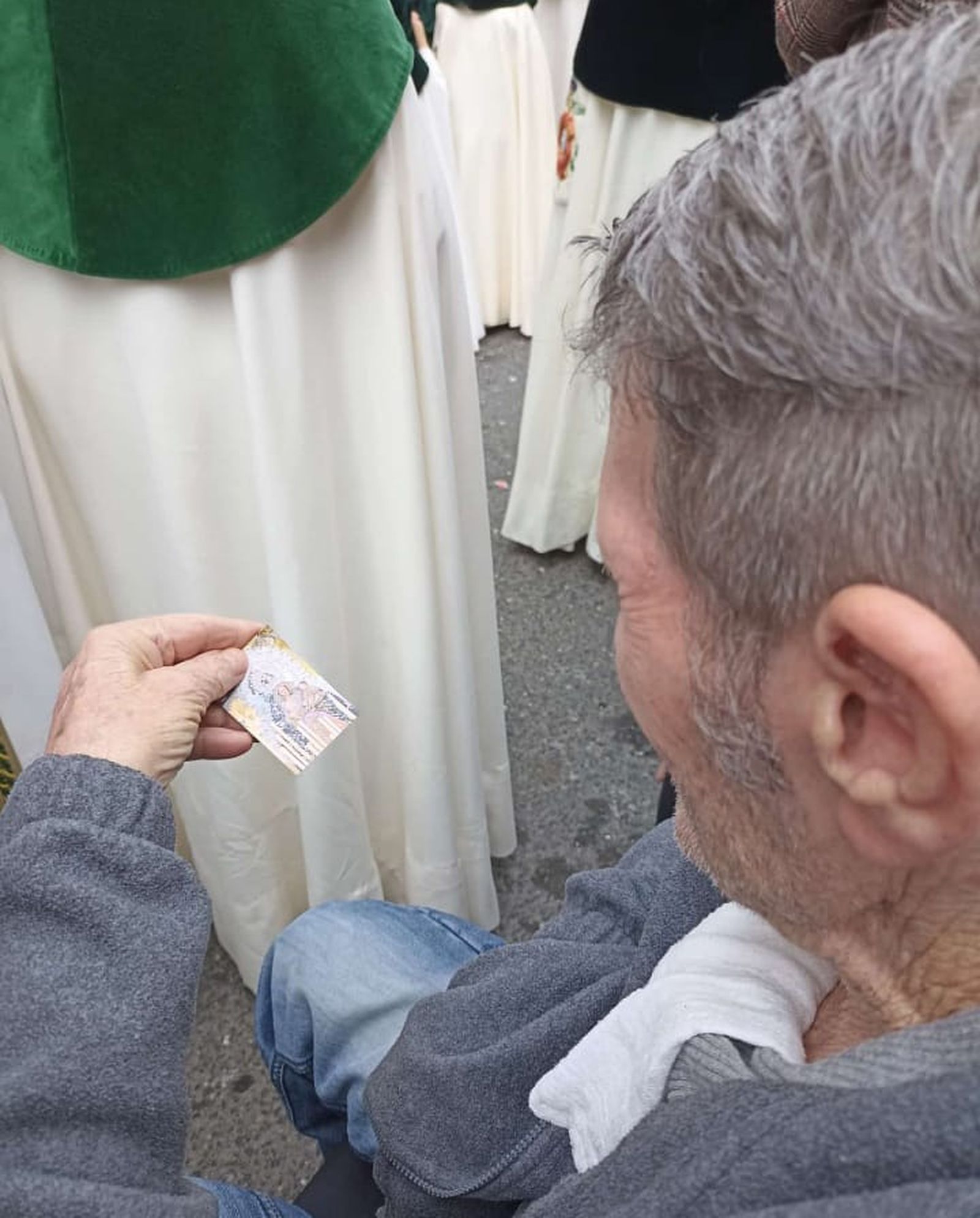 El cofrade Antonio García en la madrugada del pasado Viernes Santo