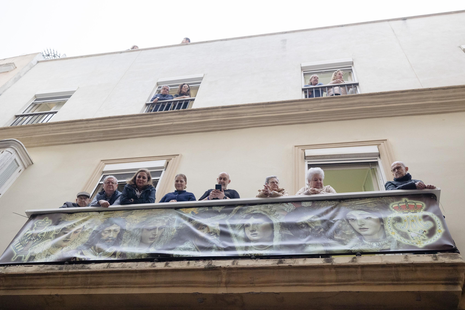 Las imágenes de la salida procesional de la Orden de Servitas en la Semana Santa de Cádiz