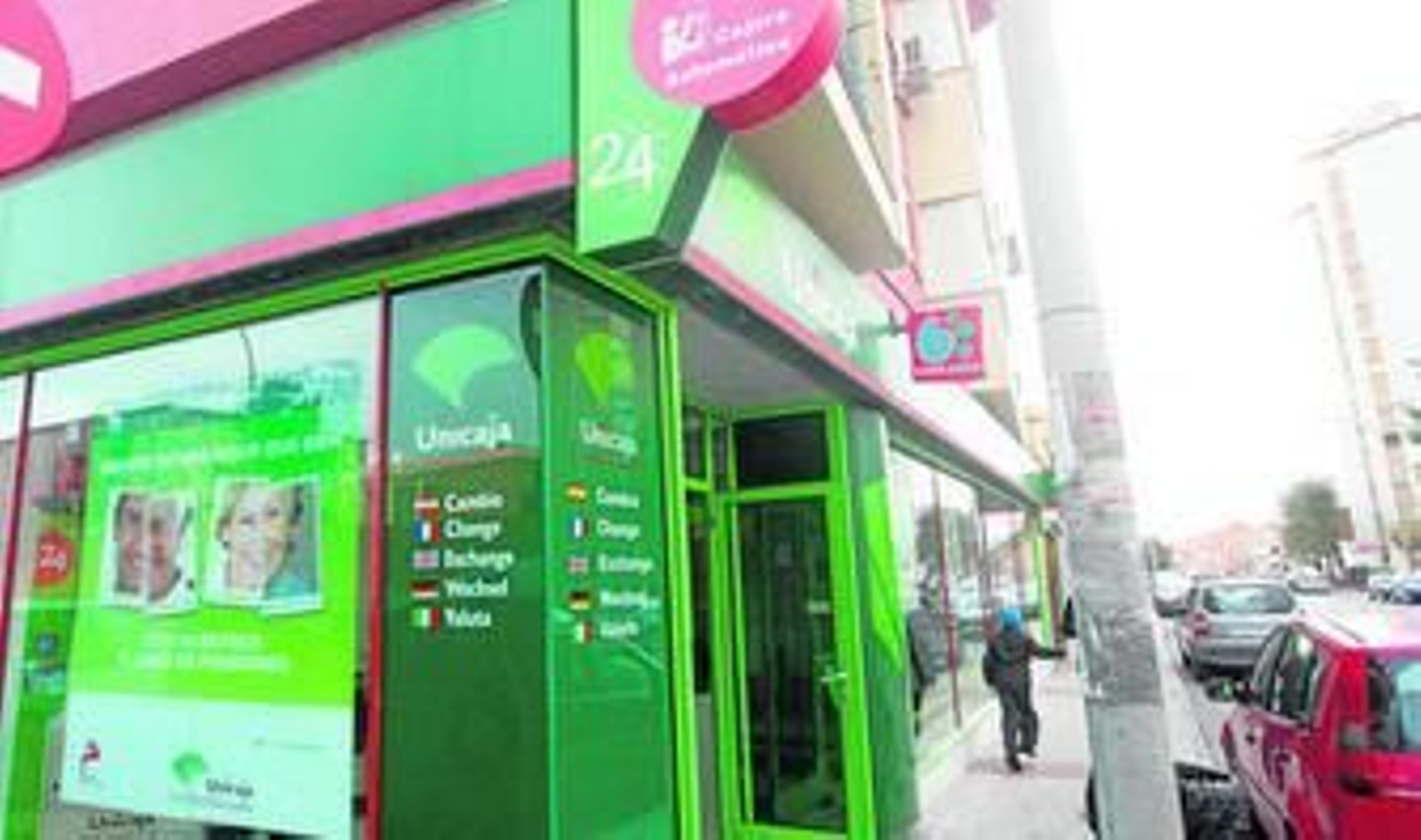 Instantánea de la sucursal de Unicaja que fue atracada el pasado miércoles.