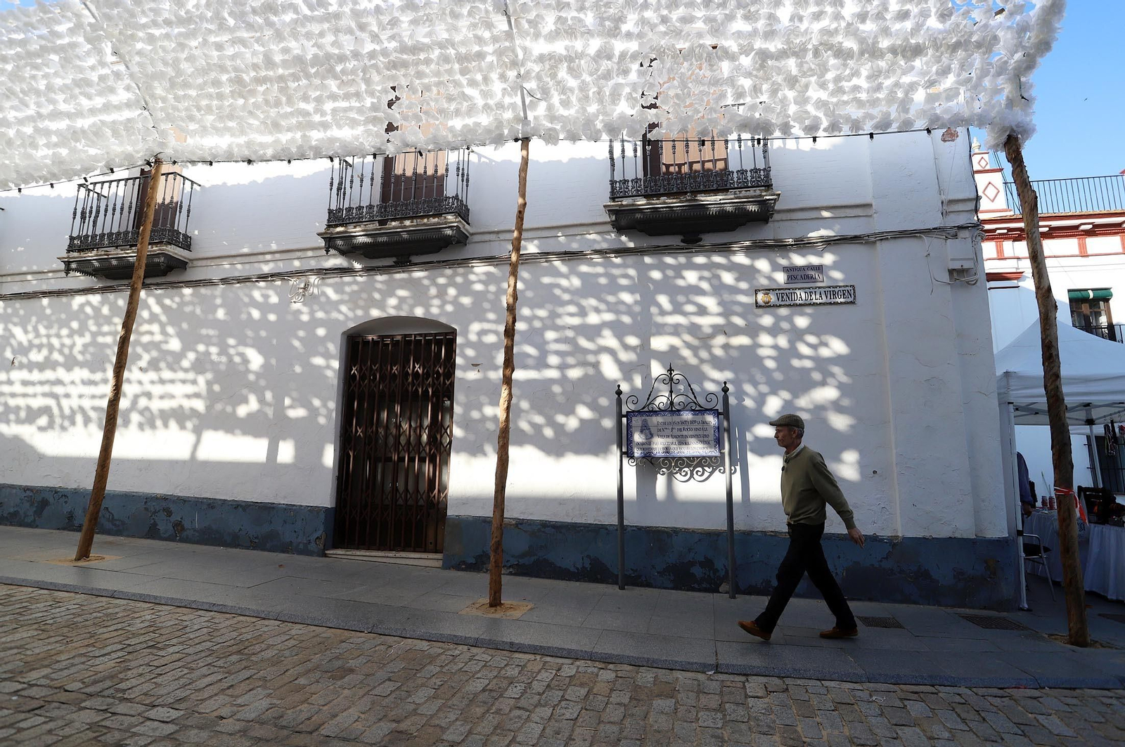 Imágenes de la Virgen del Rocío y sus nuevas andas
