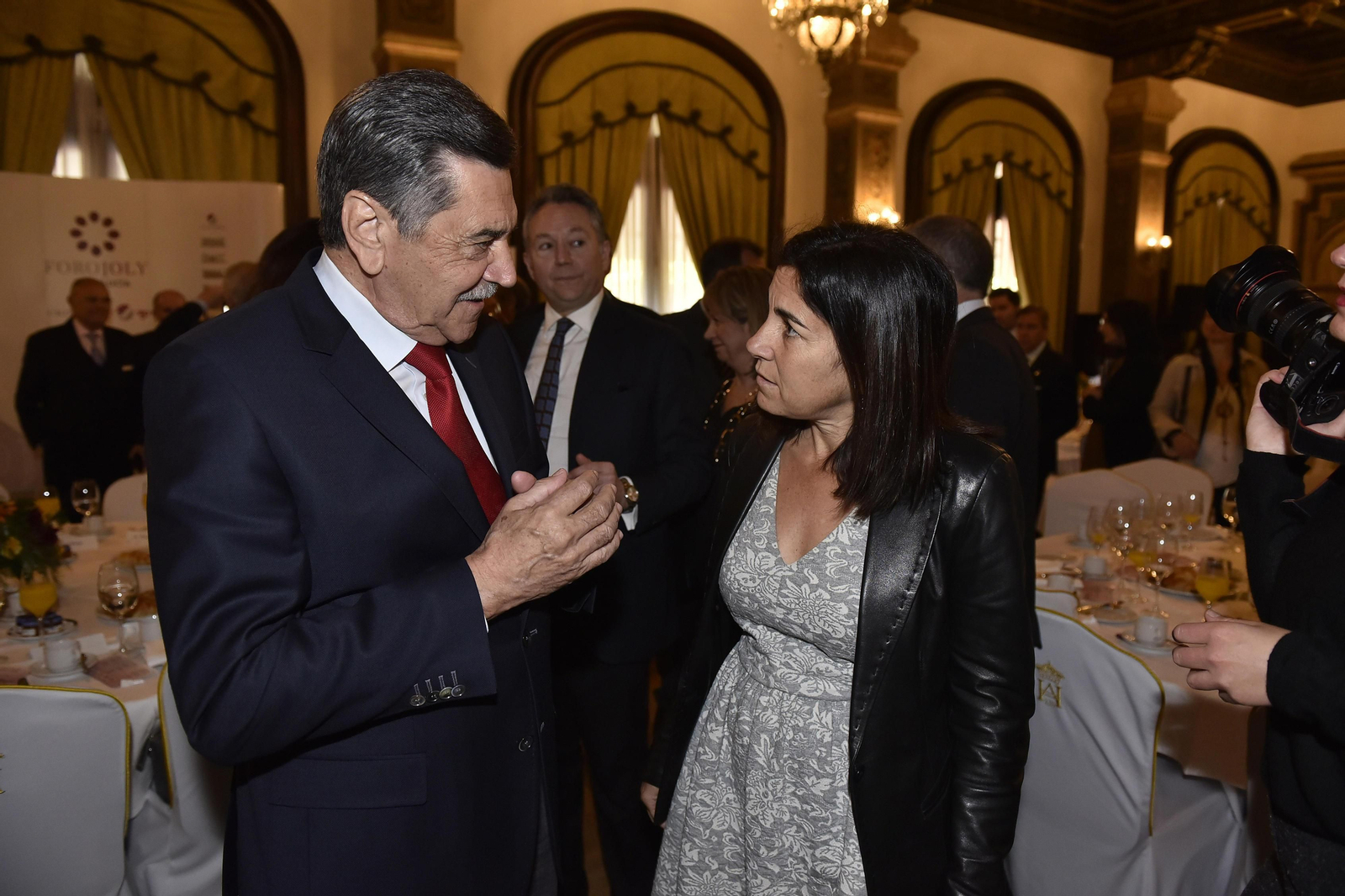Las imágenes del Foro Joly con el presidente de Ceuta