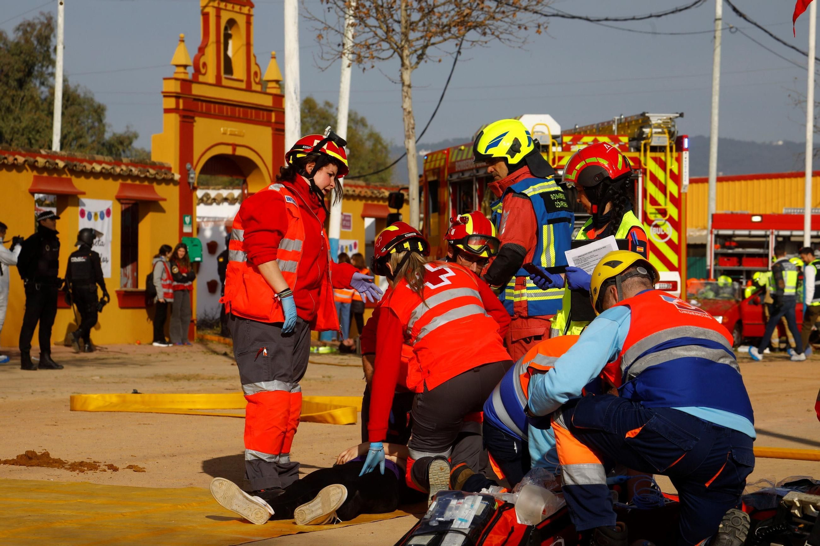 El simulacro de actuación ante una explosión en la Feria de Córdoba, en imágenes