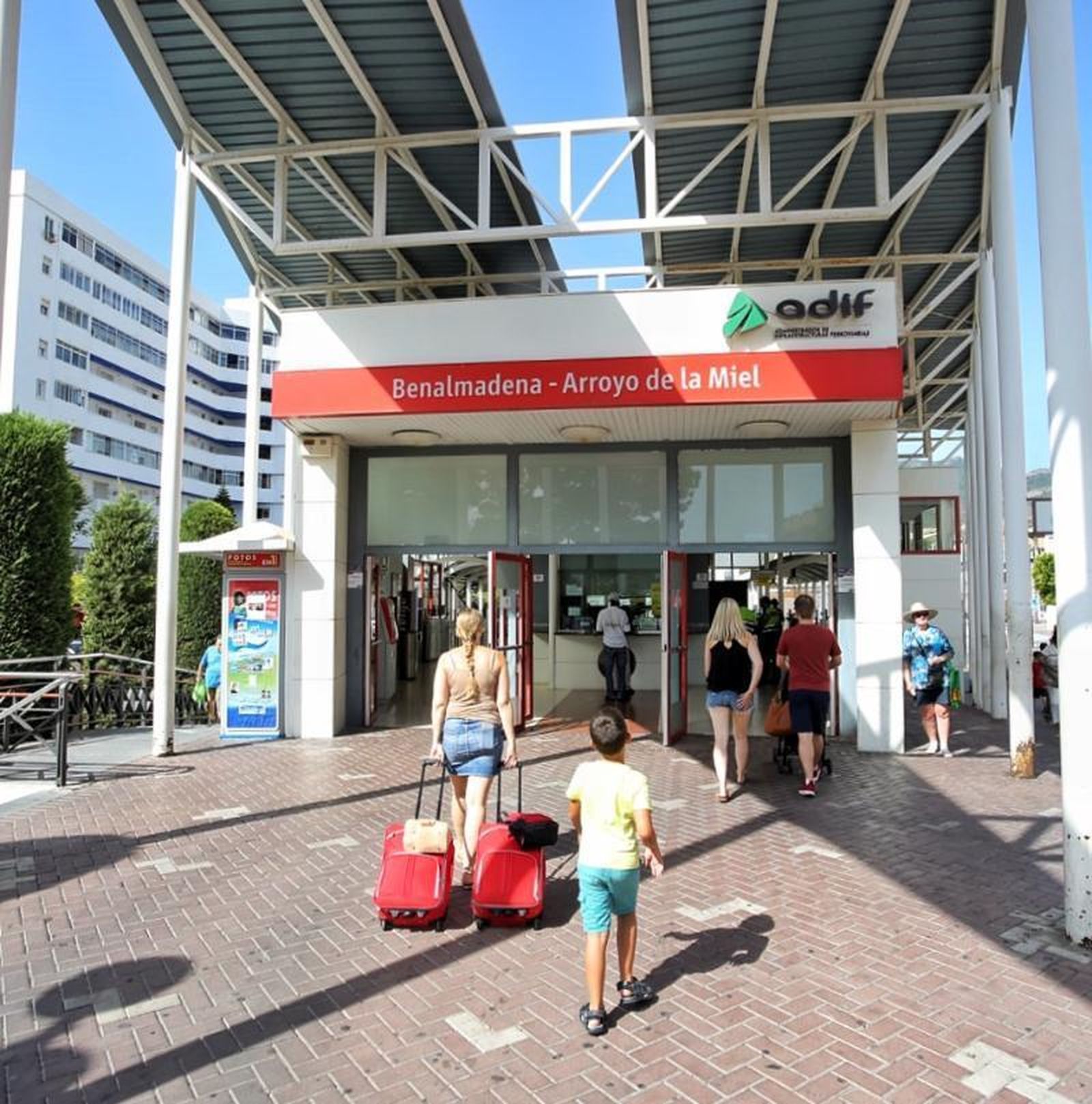 Parada del Cercanías de Arroyo de la Miel.