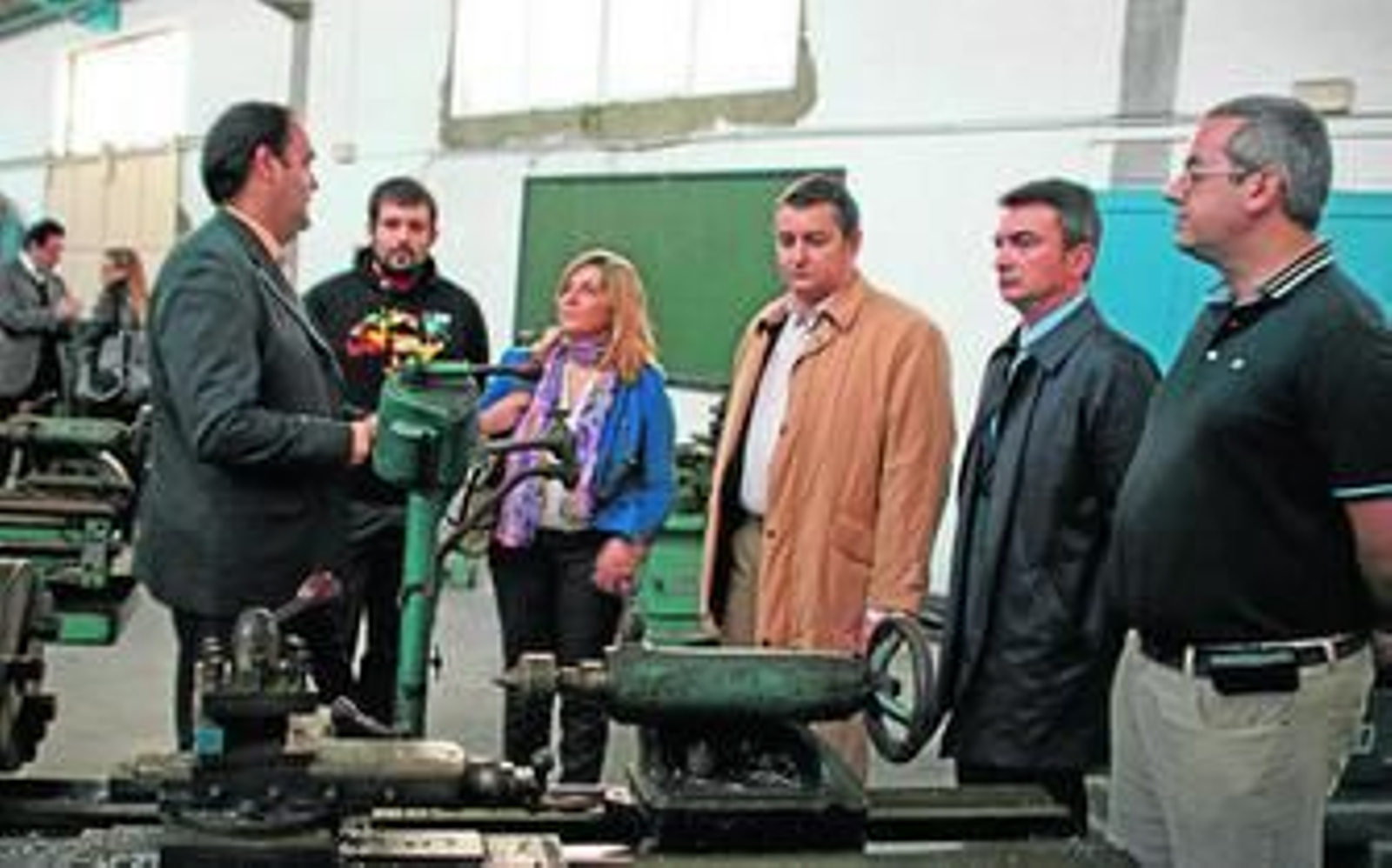 Irene García, junto a Antonio Sanz en una visita a la Escuela Superior de Ingeniería de Cádiz, en noviembre de 2012.