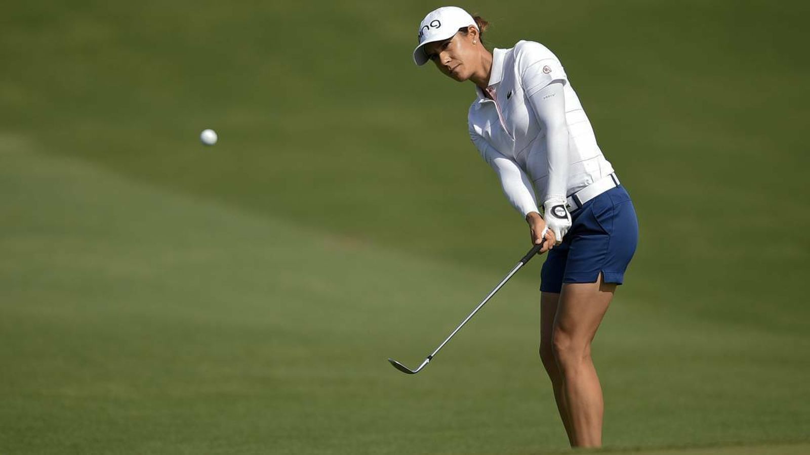 Azahara Muñoz golpea desde la calle.