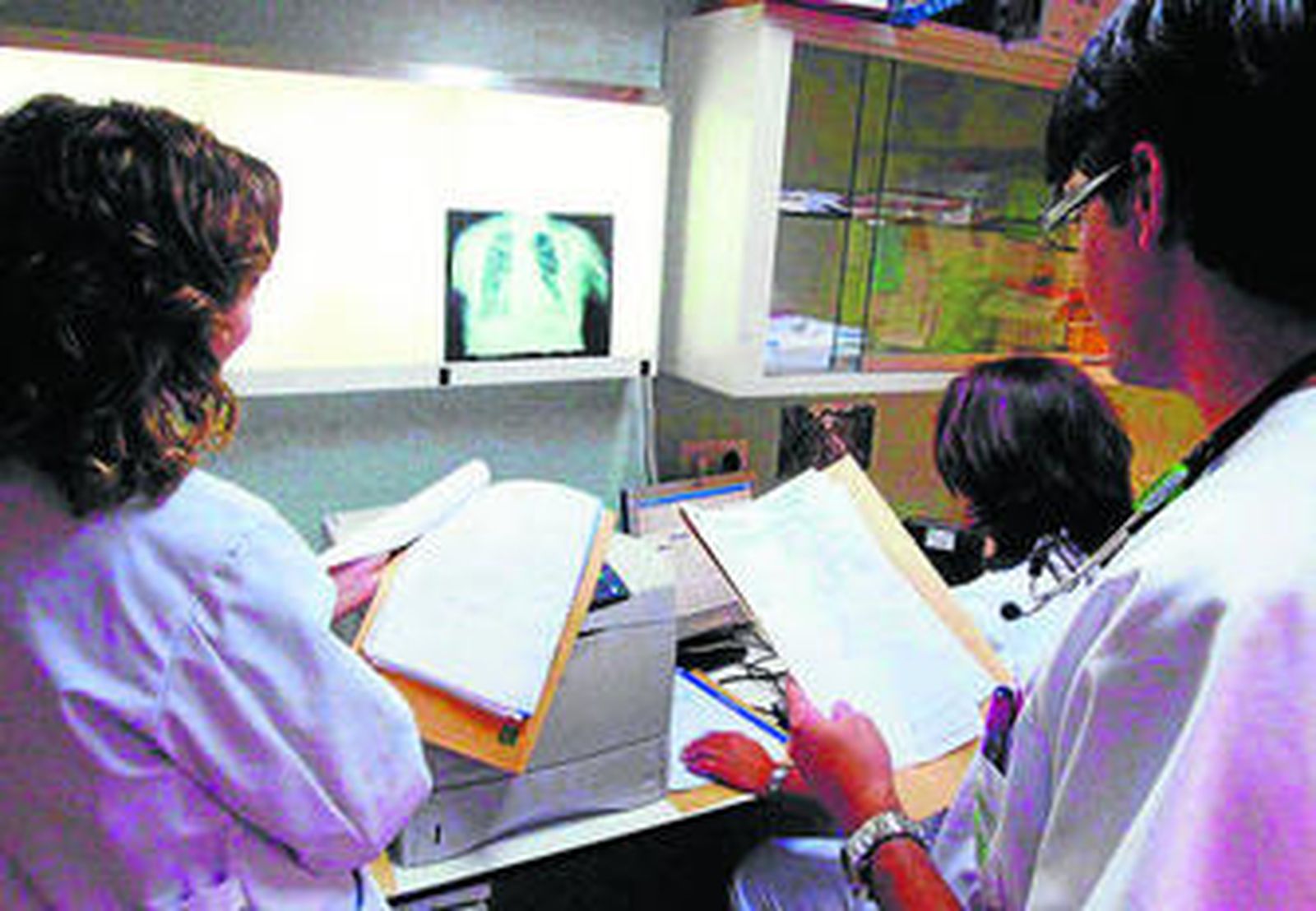 Personal sanitario en el Hospital Reina Sofía.