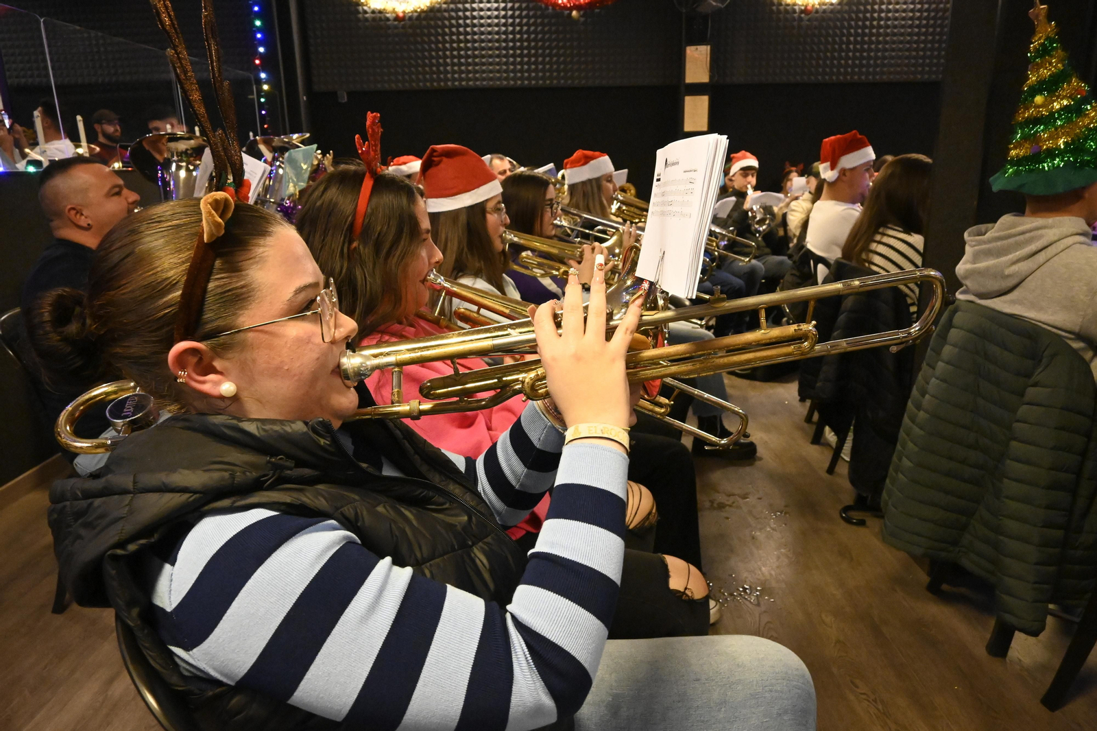 Ensayo preparatorio de la AM Santa Cruz para la cabalgata de Reyes Magos, en Imágenes