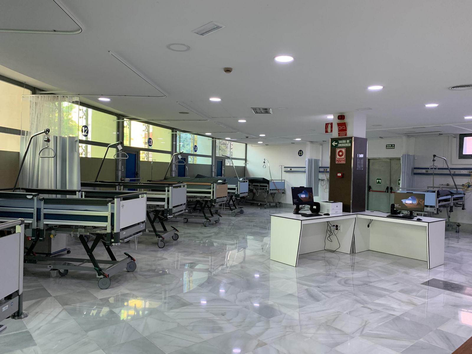 Nuevas Urgencias del Hospital Regional, en la planta baja del pabellón viejo (A).