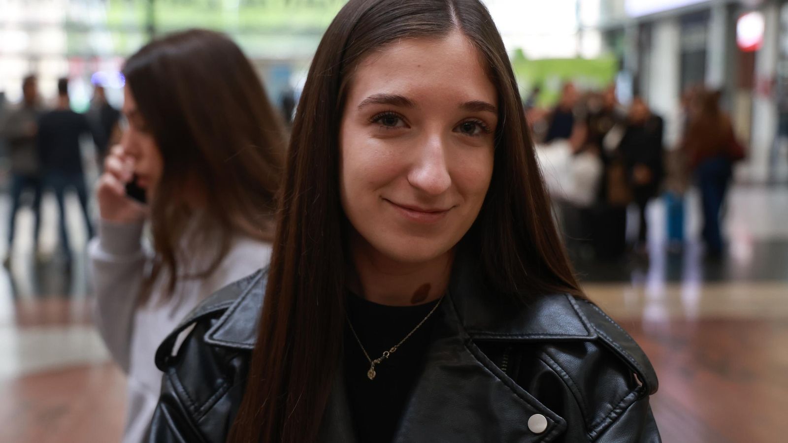 Marina debía llegar a Alicante esta tarde por trabajo, ahora no sabe cómo lo hará.