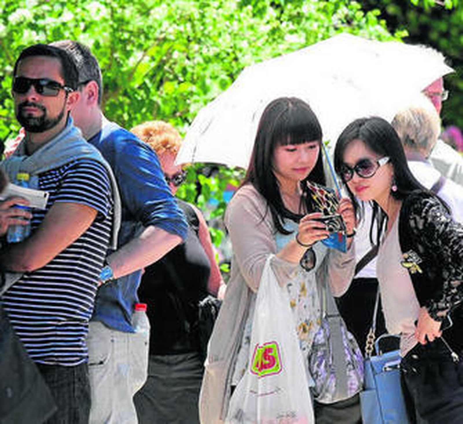 Turistas en Granada.