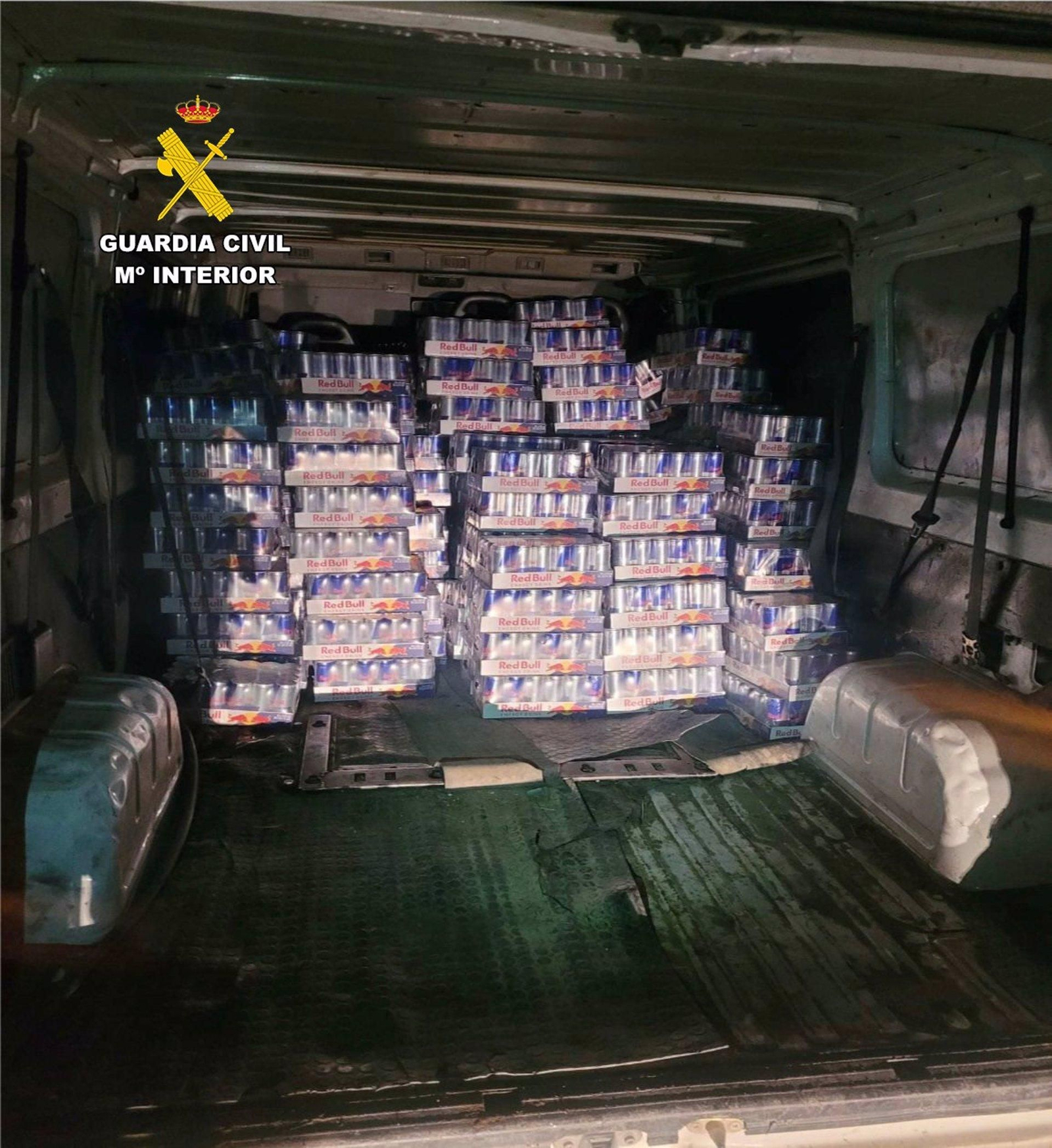 Bebidas energéticas recuperadas por la Guardia Civil. Bebidas energéticas recuperadas por la Guardia Civil.