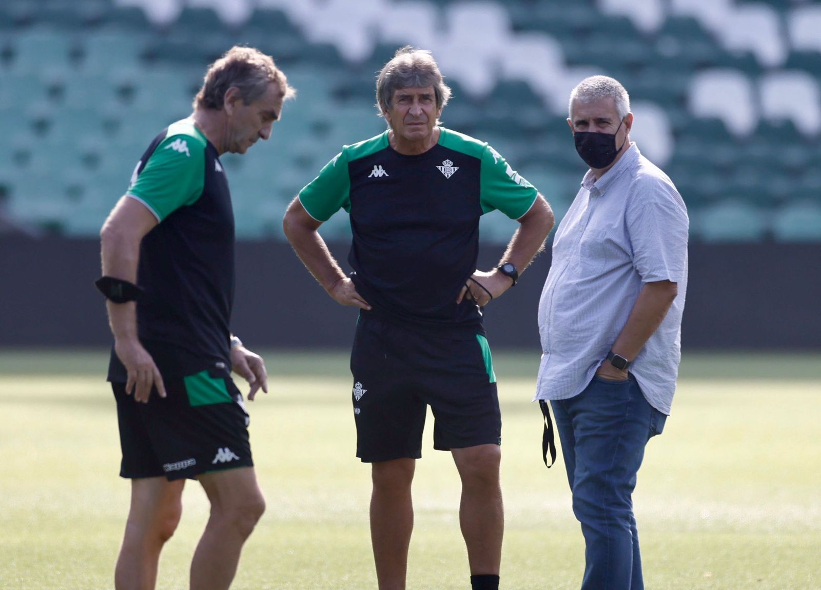 Pellegrini, junto a Cordón, en el entrenamiento de este viernes en el Benito Villamarín.